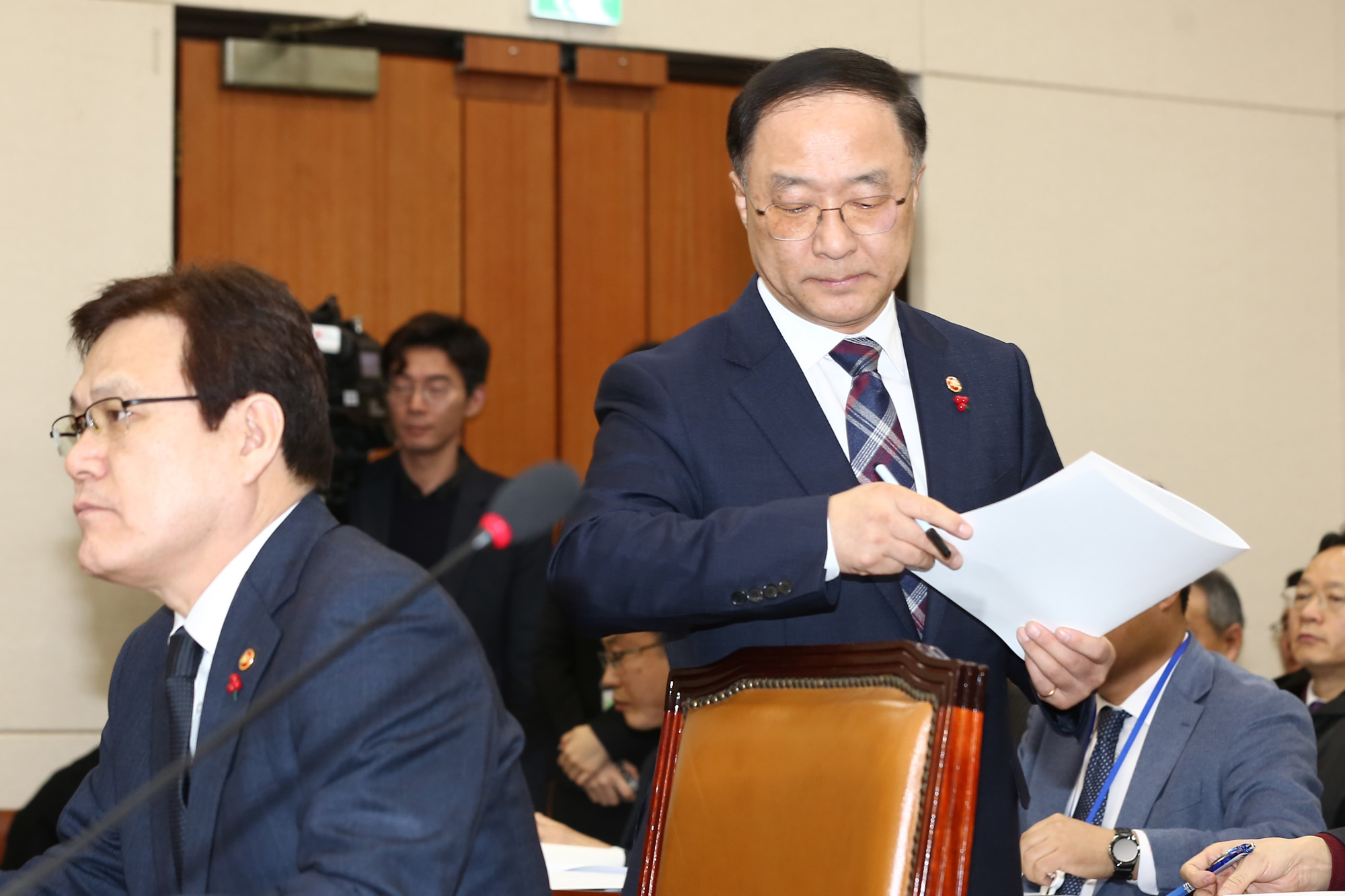 정치;국회;가상화폐;금융위원장;정무위원회;국무조정실장;금융감독원장.