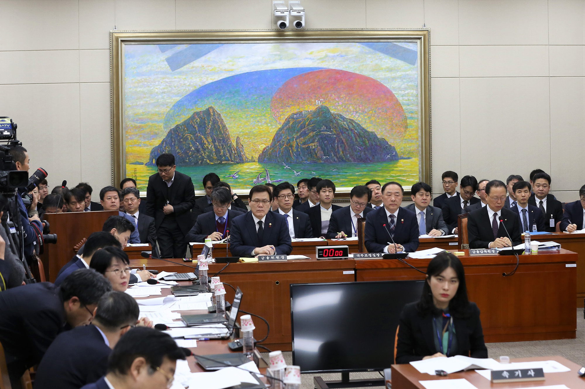 정치;국회;가상화폐;금융위원장;정무위원회;국무조정실장;금융감독원장.