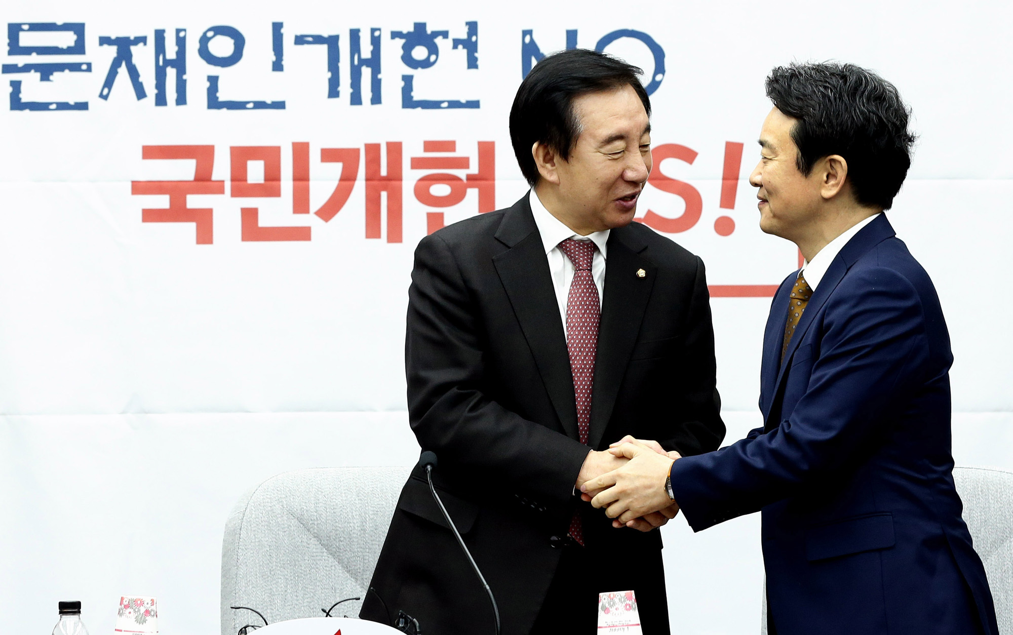 정치;국회;자유한국당원내대책회의;김성태;남경필