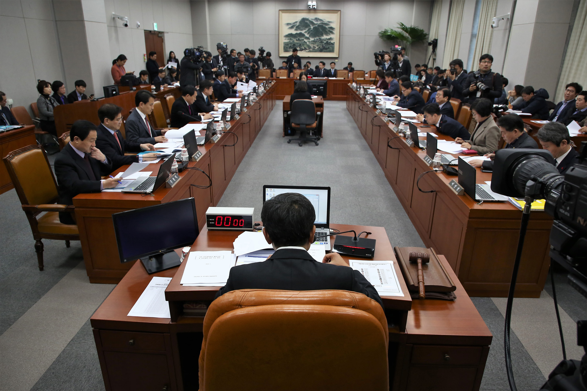 정치;국회;헌법개정및정치개혁특별위원회;김재경