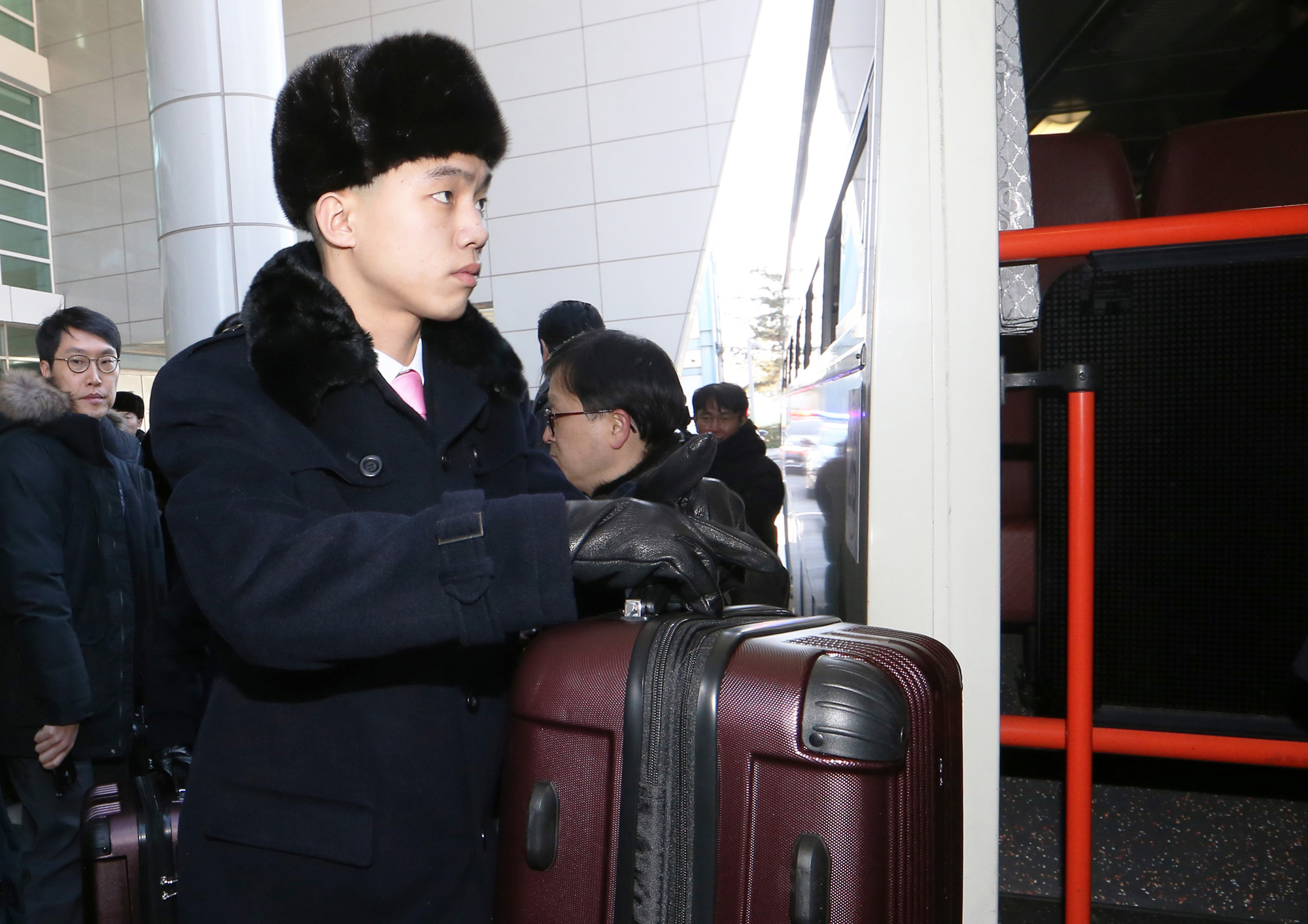 북한;북;예술단;입경;출입국관리소;선발대