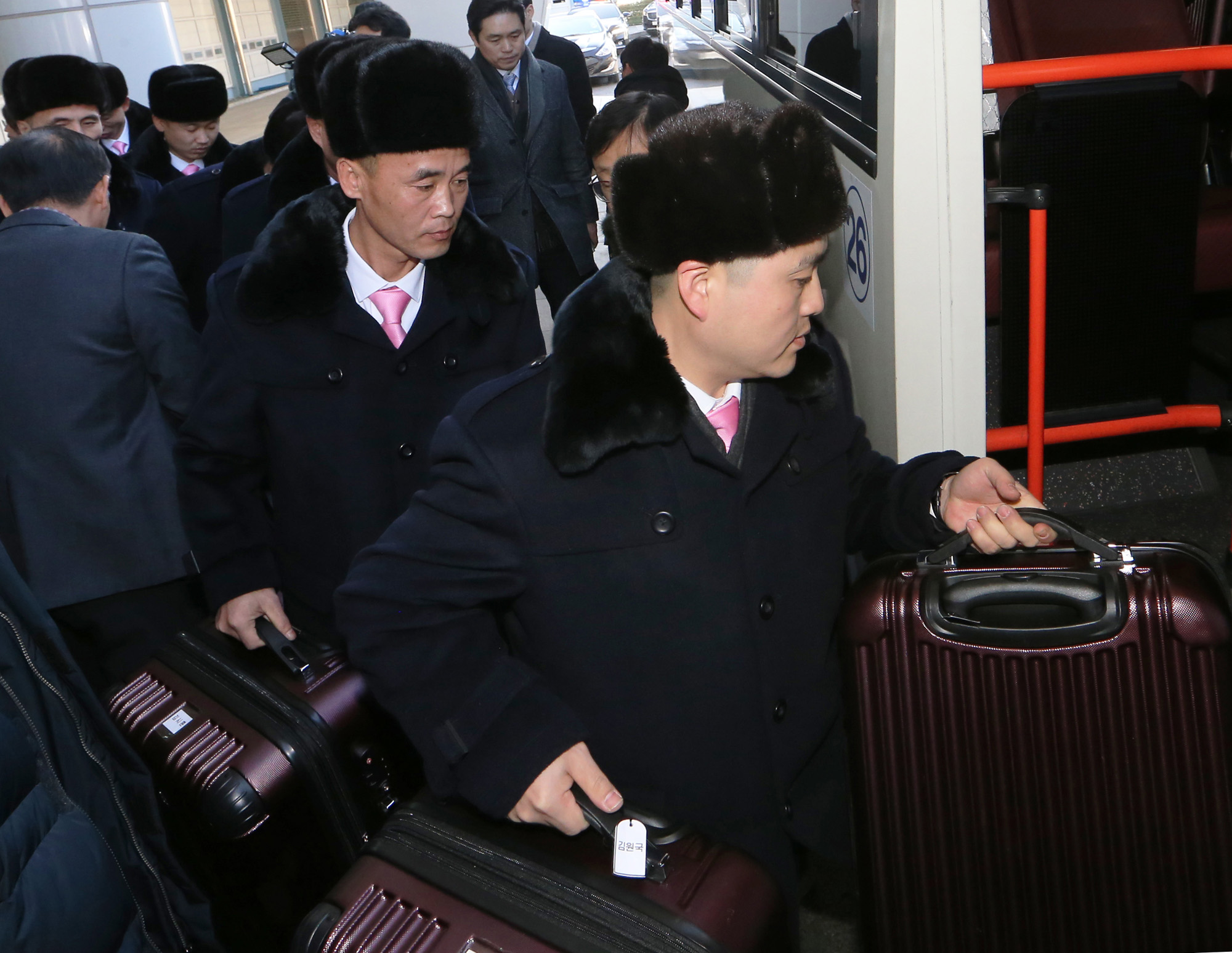 북한;북;예술단;입경;출입국관리소;선발대