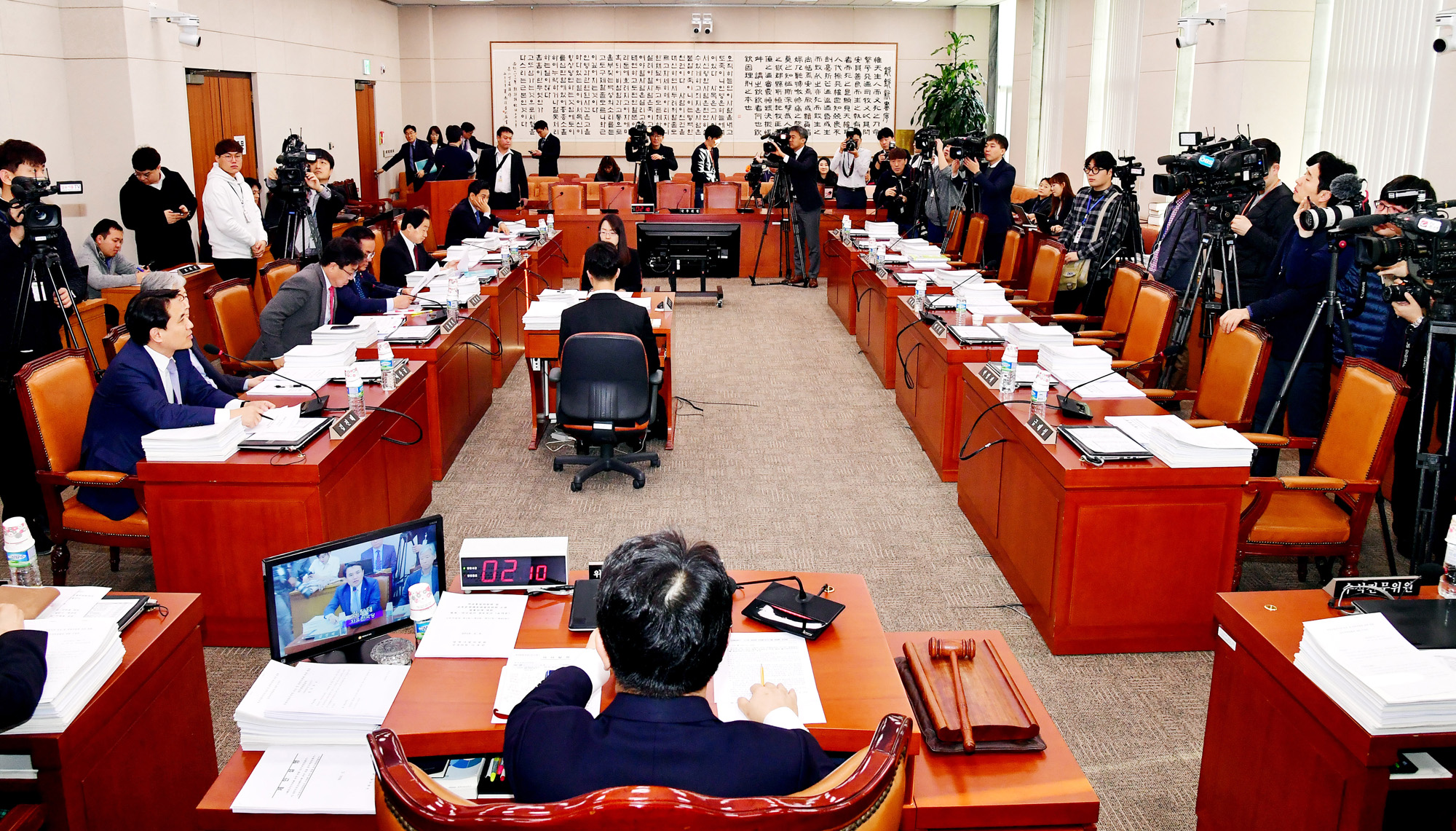 정치;국회;법제사법위원회;권성동