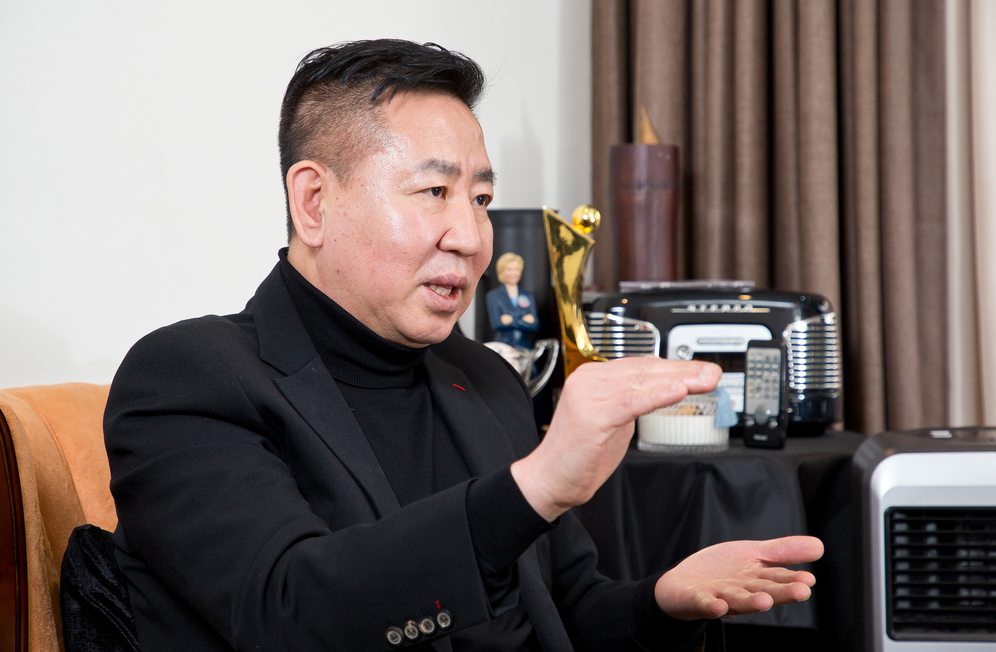 사회;이슈;패션;문재인정부;김정숙여사;청와대영부인;영부인패션;패션디자이너;양해일;양해일재킷