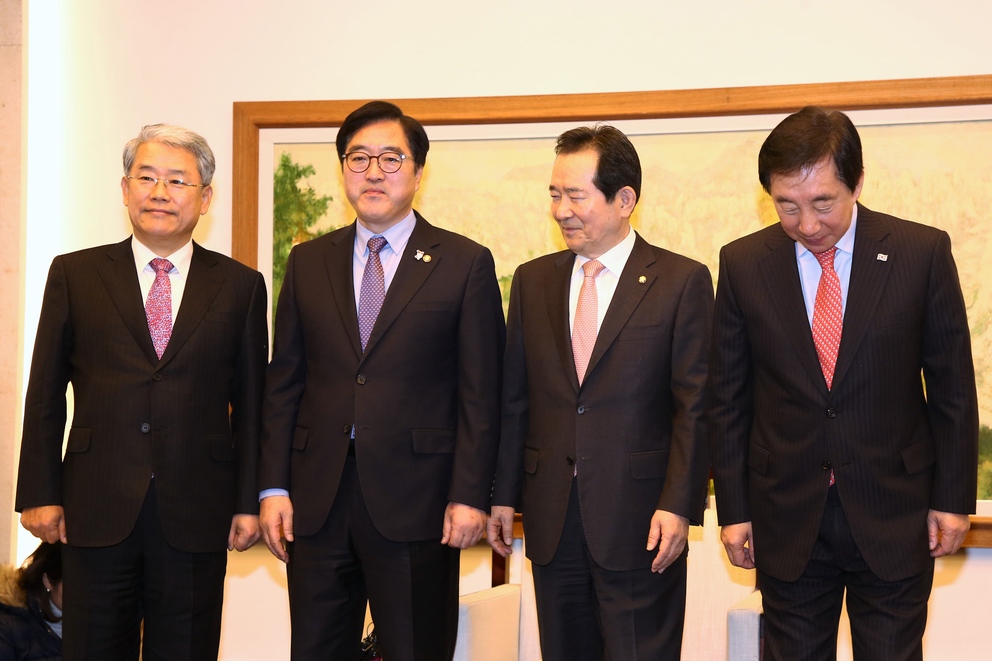 정치;국회의장정례회동;여야원내대표