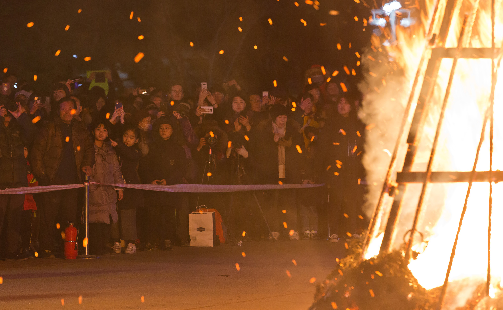 명절;정월대보름;남산골한옥마을;달빛불놀이;달집태우기