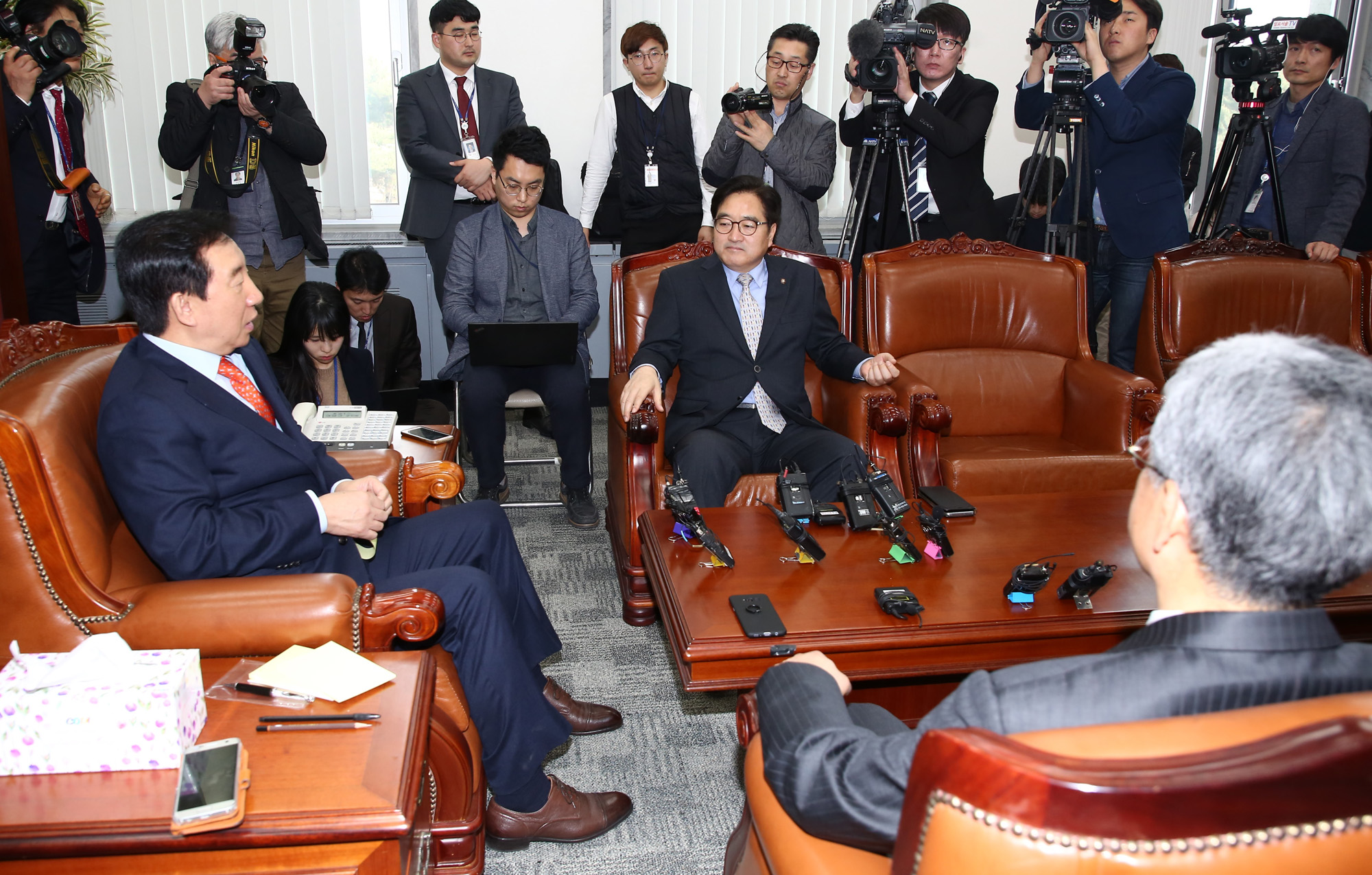 정치국회;여야3당원내대표회동;우원식;김성태;김동철