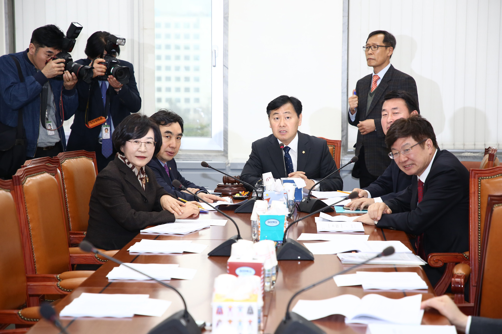 정치국회;정치개혁소위원회