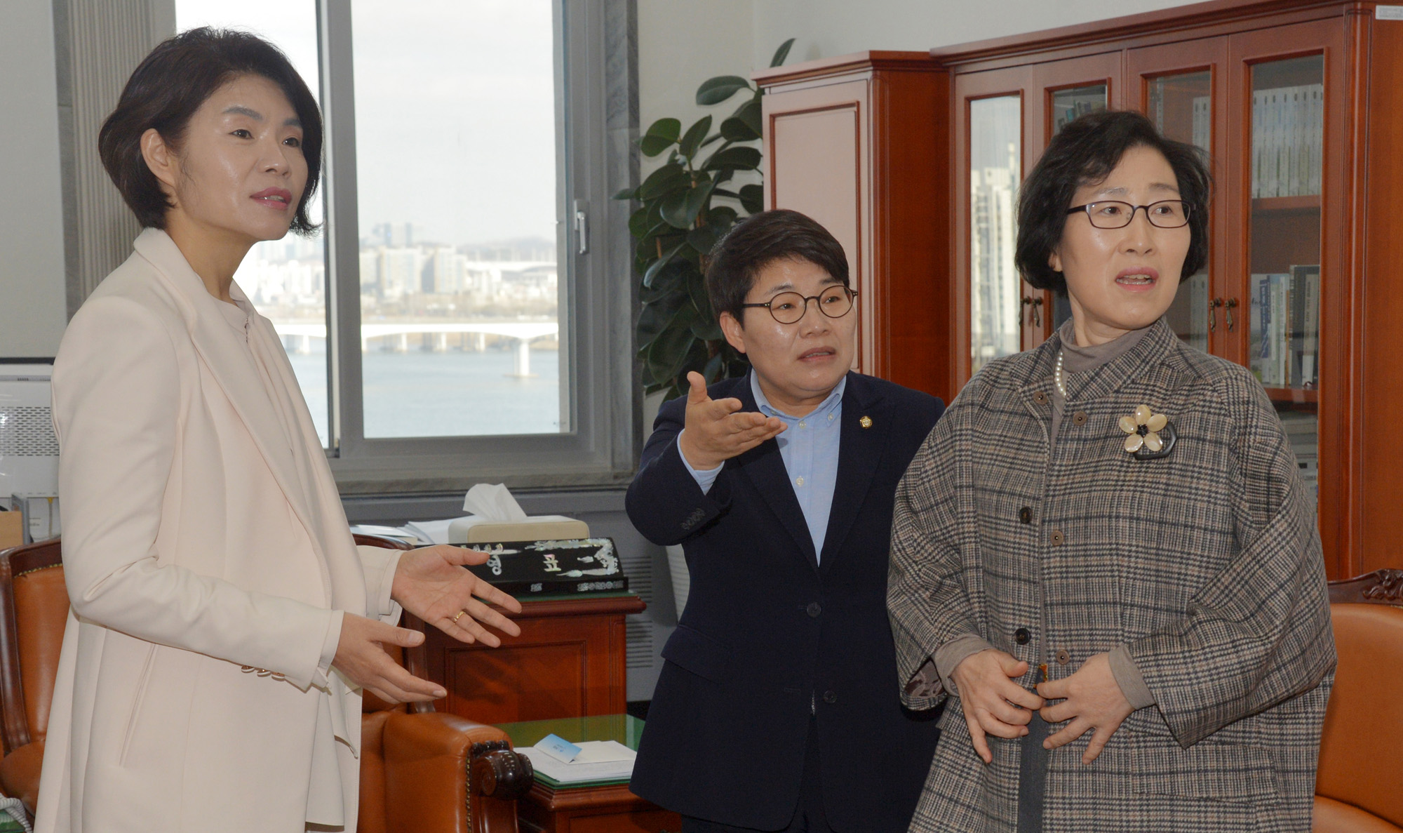 정치국회;고용노동소위원회