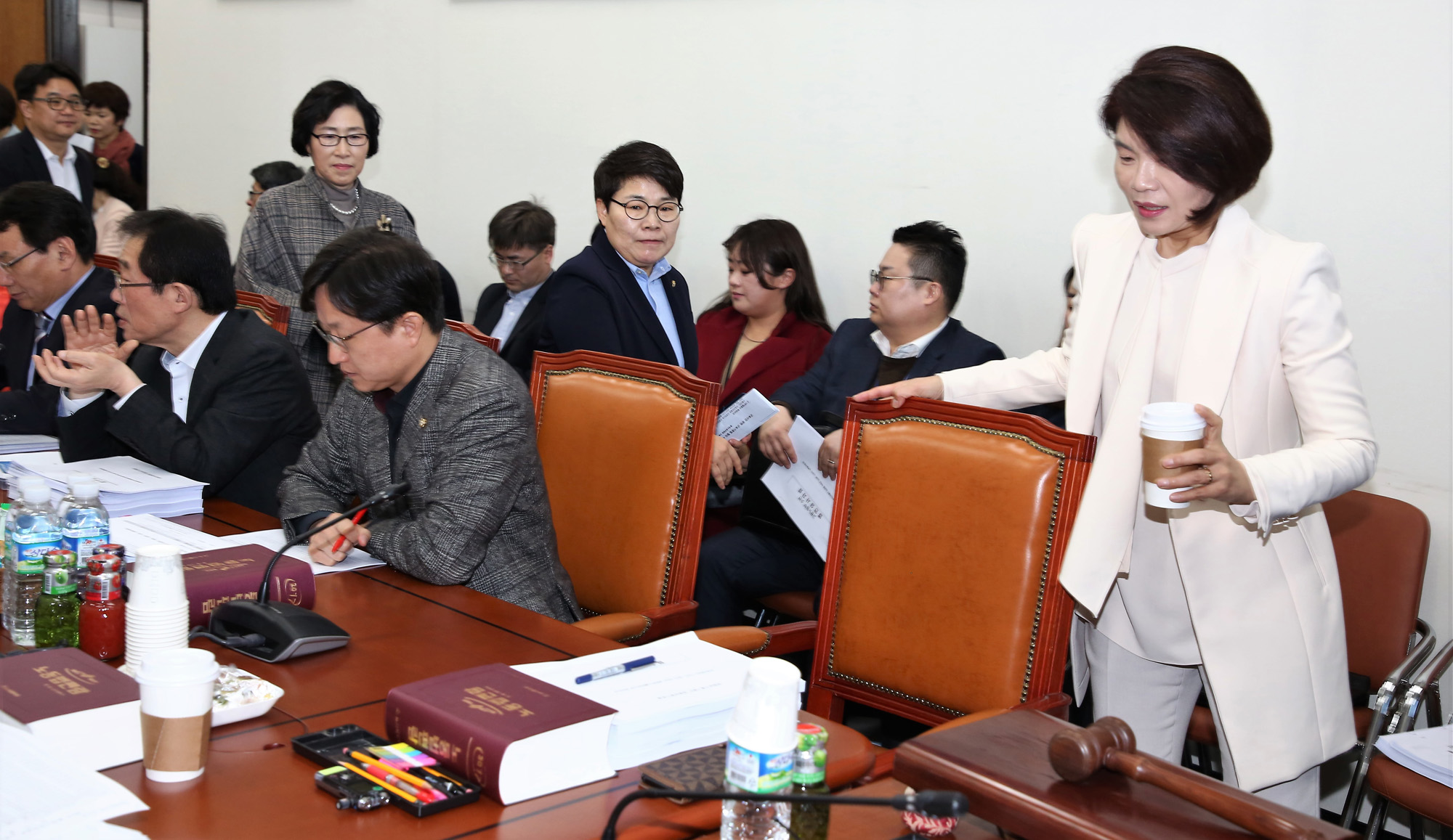 정치국회;고용노동소위원회