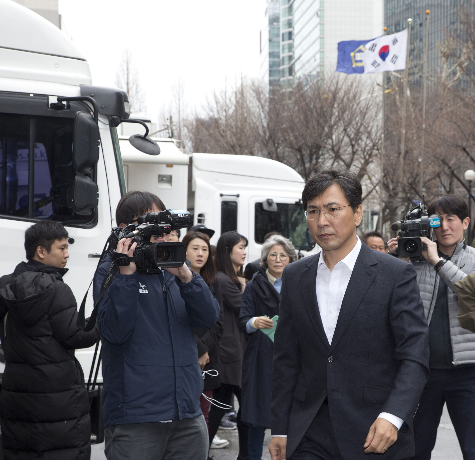 사회;정치;성추행;성폭행;미투;metoo;충남도지사;안희정;소환;검찰;출석