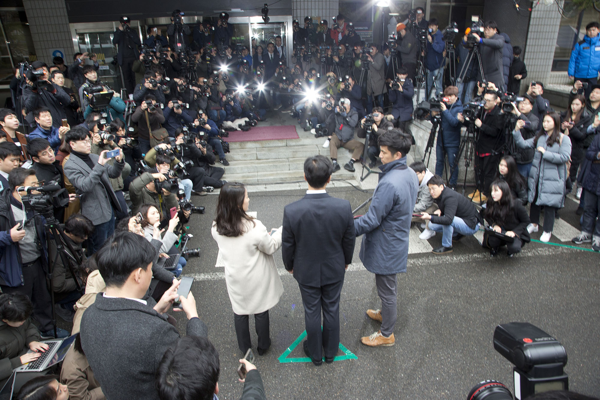 사회;정치;성추행;성폭행;미투;metoo;충남도지사;안희정;소환;검찰;출석