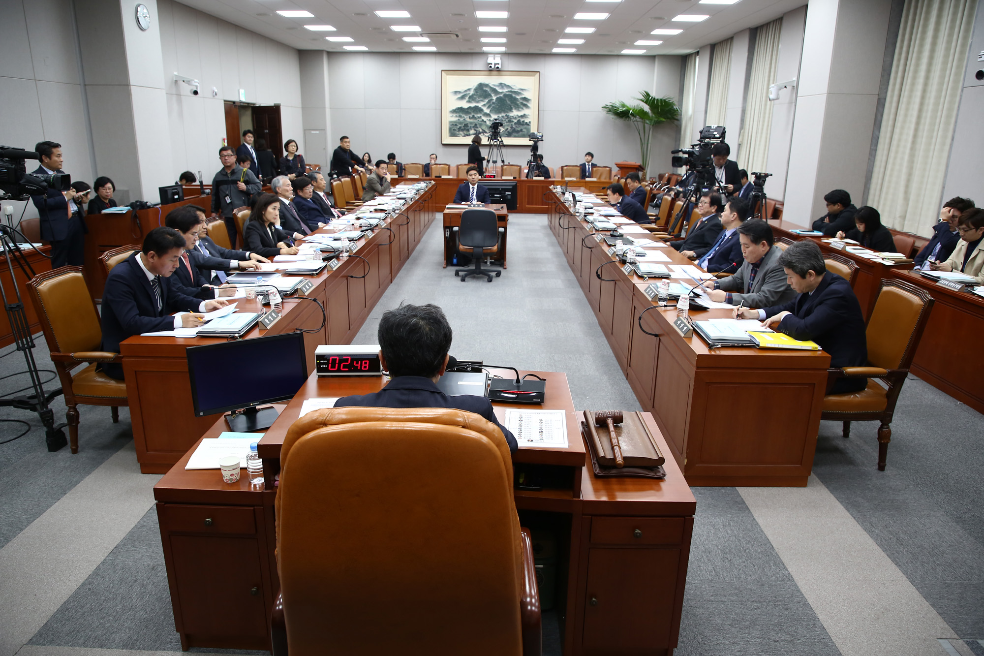 정치국회;헌법개정및정치개혁특별위원회;김재경위원장