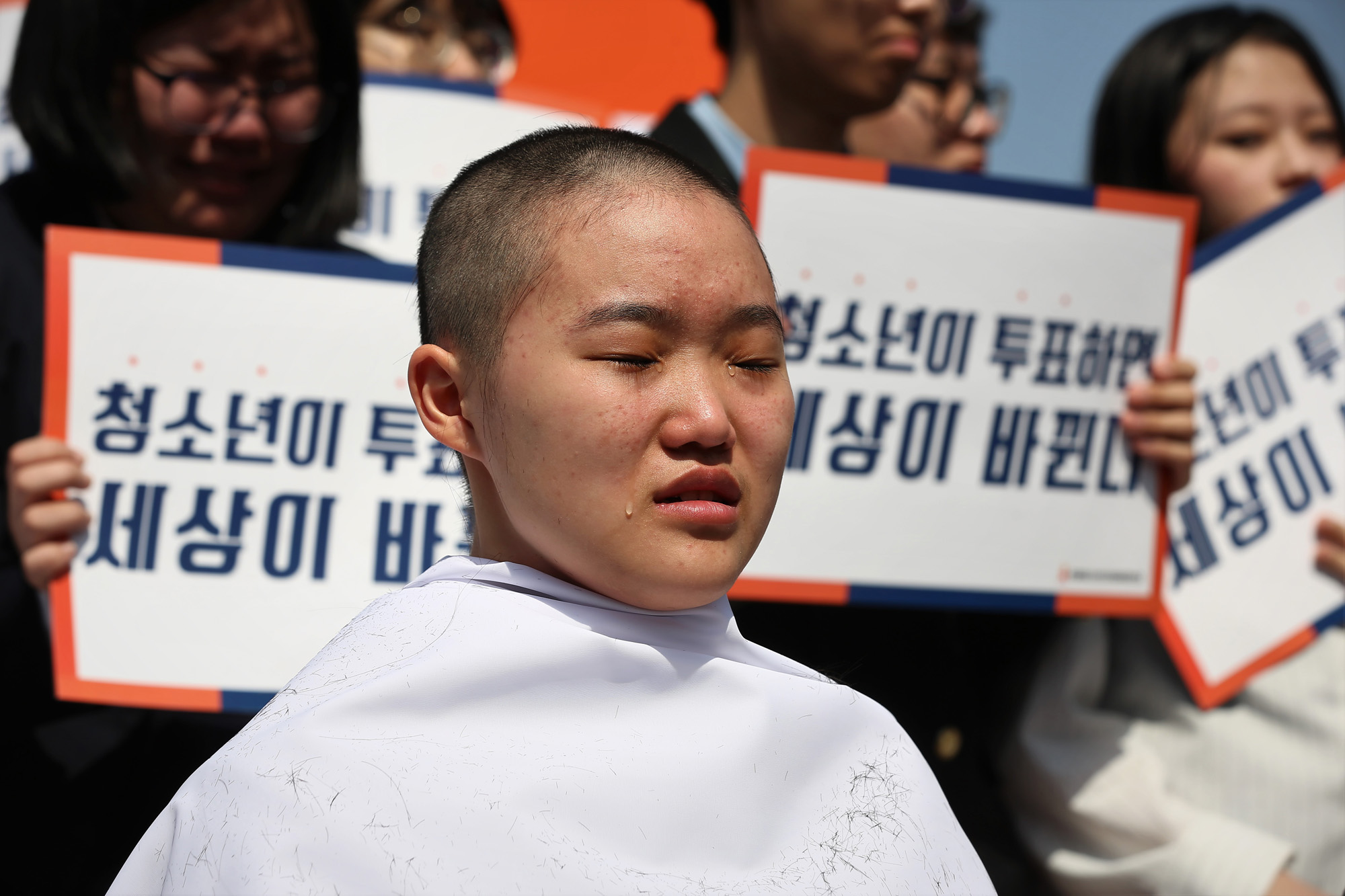 정치국회;선거연령;청소년선거권;삭발식