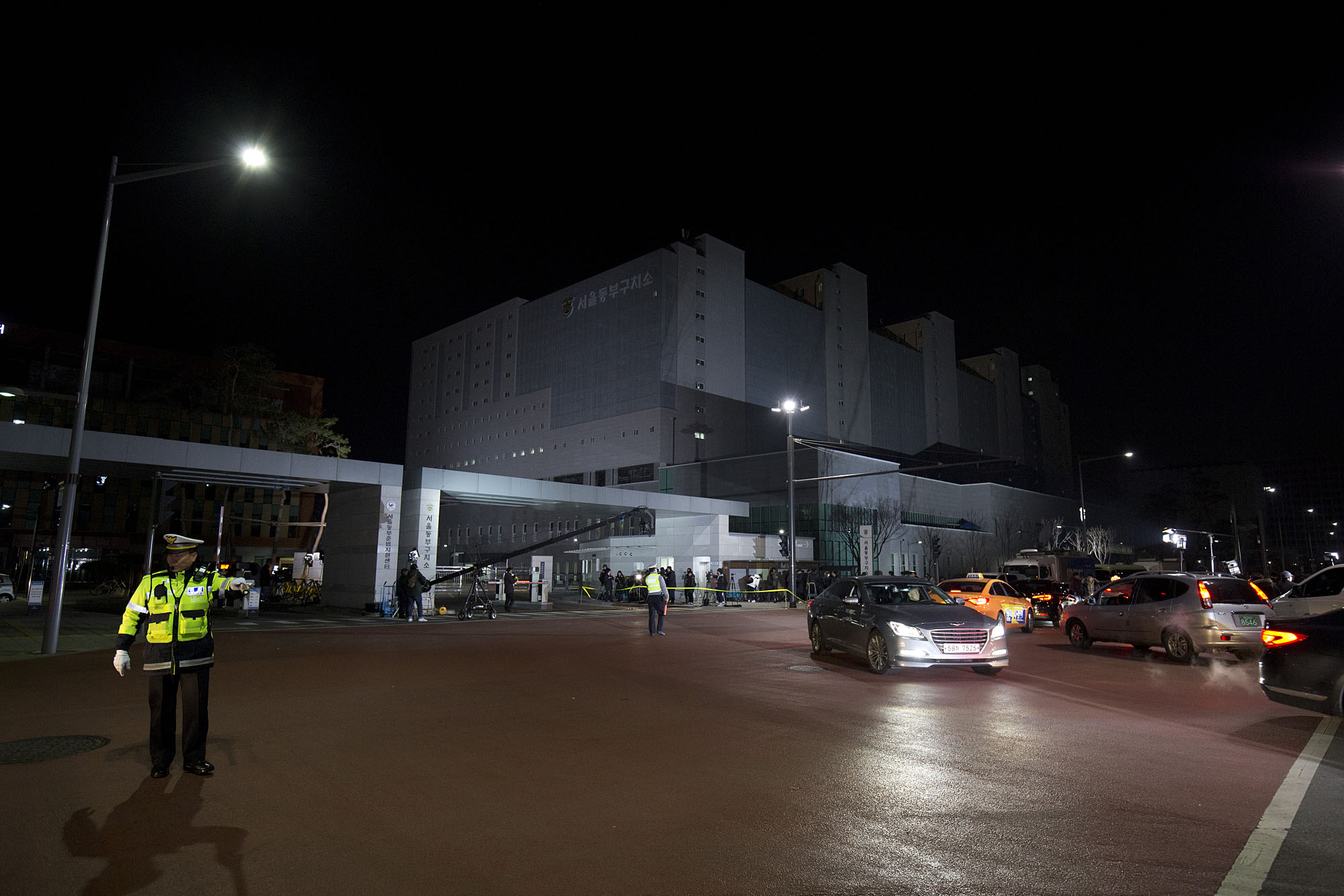 정치;뇌물;구속;이명박;mb;서울동부구치소