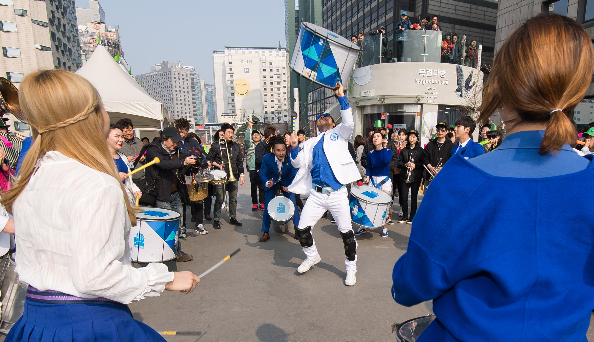 사회;문화;행사;퍼레이드;봄축제;시민퍼레이드;서울로7017;서울로봄나팔퍼레이드;초록물결;봄나팔대행진;브라스밴드;바스커션