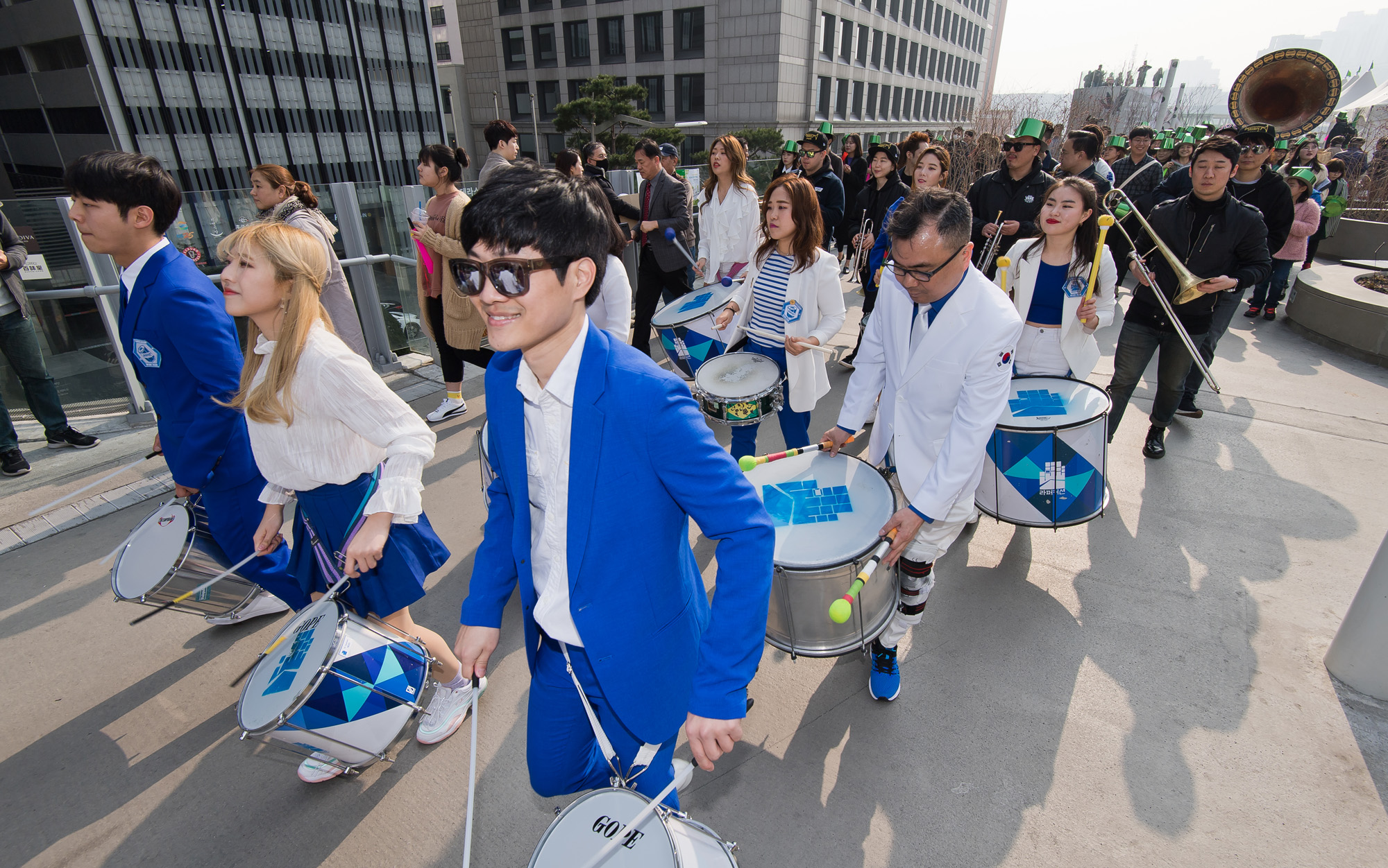 사회;문화;행사;퍼레이드;봄축제;시민퍼레이드;서울로7017;서울로봄나팔퍼레이드;초록물결;봄나팔대행진;브라스밴드;바스커션