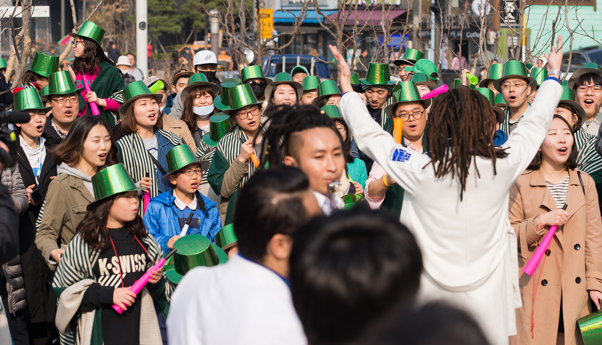 사회;문화;행사;퍼레이드;봄축제;시민퍼레이드;서울로7017;서울로봄나팔퍼레이드;초록물결;봄나팔대행진;브라스밴드;바스커션