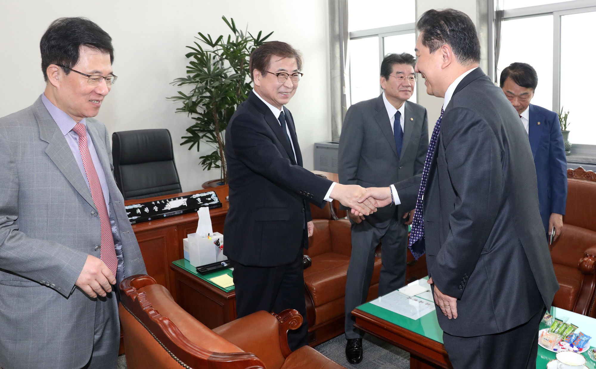 정치국회;정보위원회;서훈원장;국가정보원장