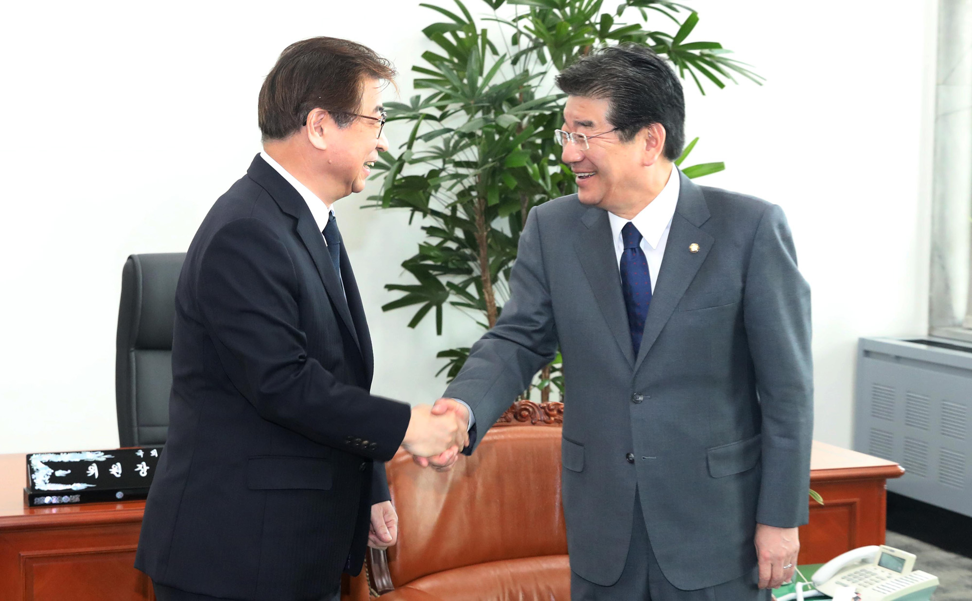 정치국회;정보위원회;서훈원장;국가정보원장