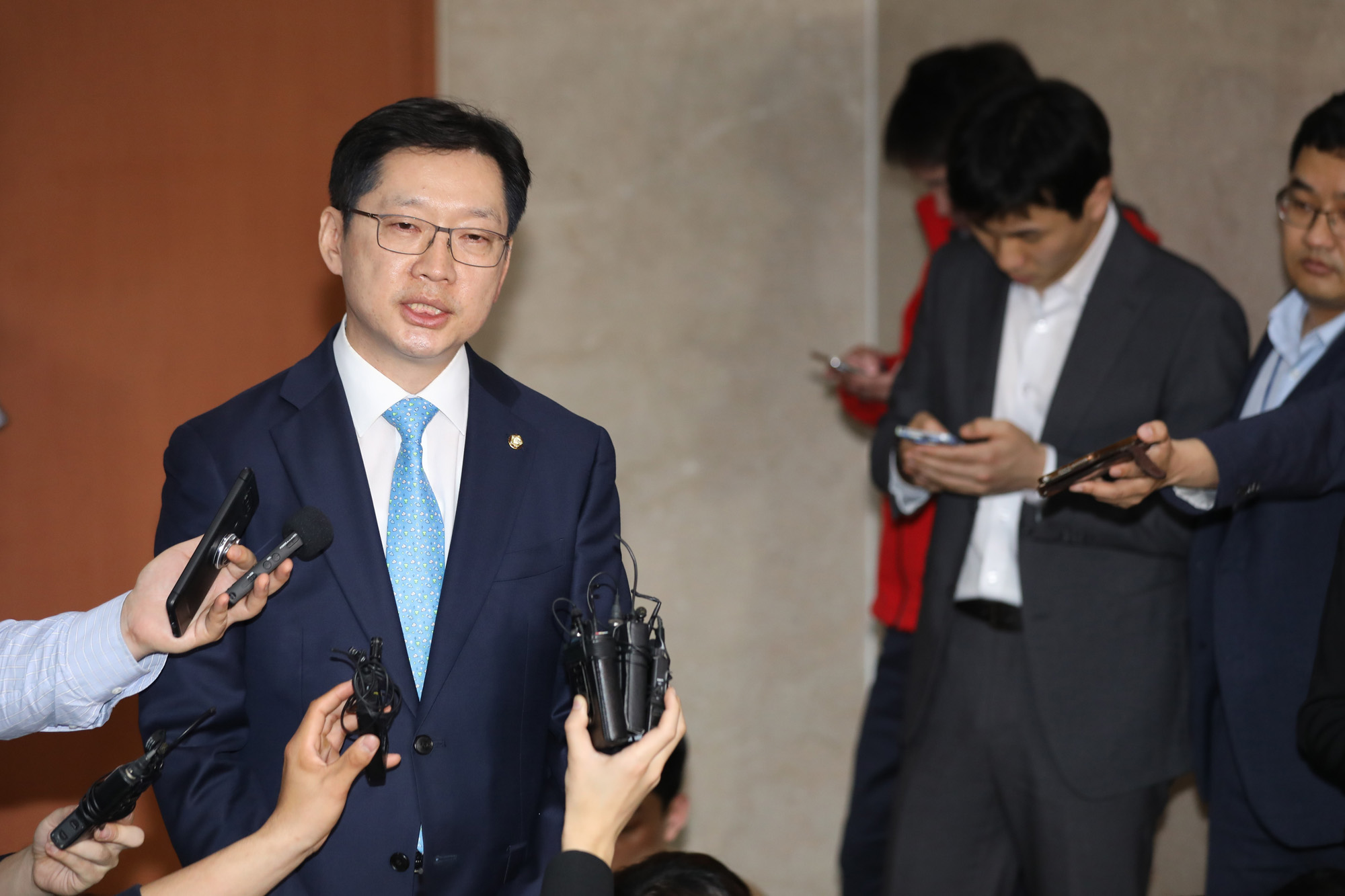 정치국회;경남도지사출마;김경수의원