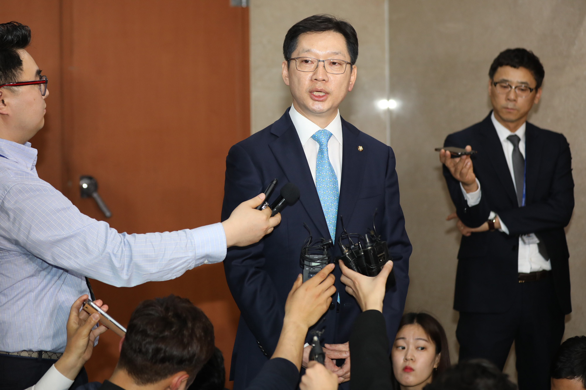 정치국회;경남도지사출마;김경수의원