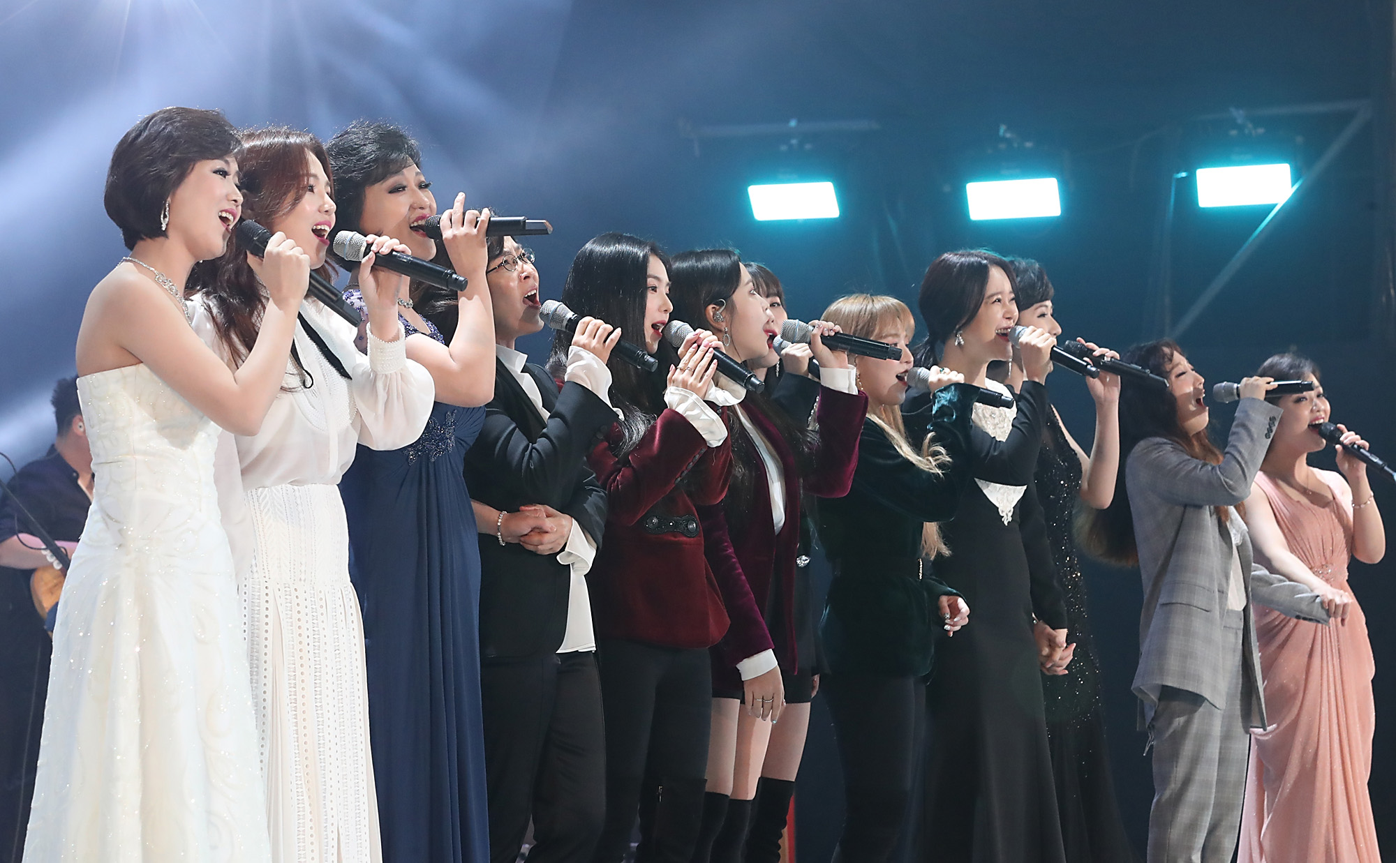 북한;평양;예술단;공연;남북합동공연;류경정주영체육관