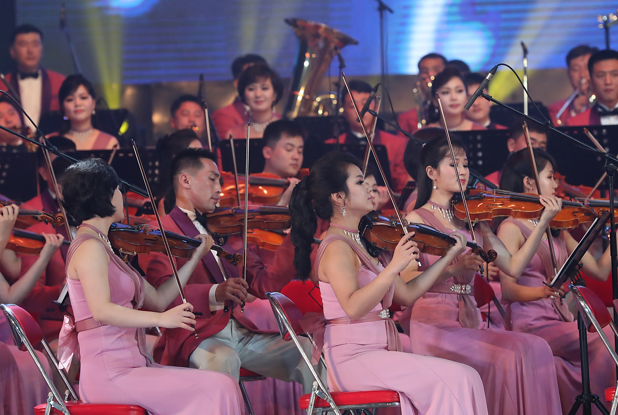 북한;평양;예술단;공연;남북합동공연;류경정주영체육관