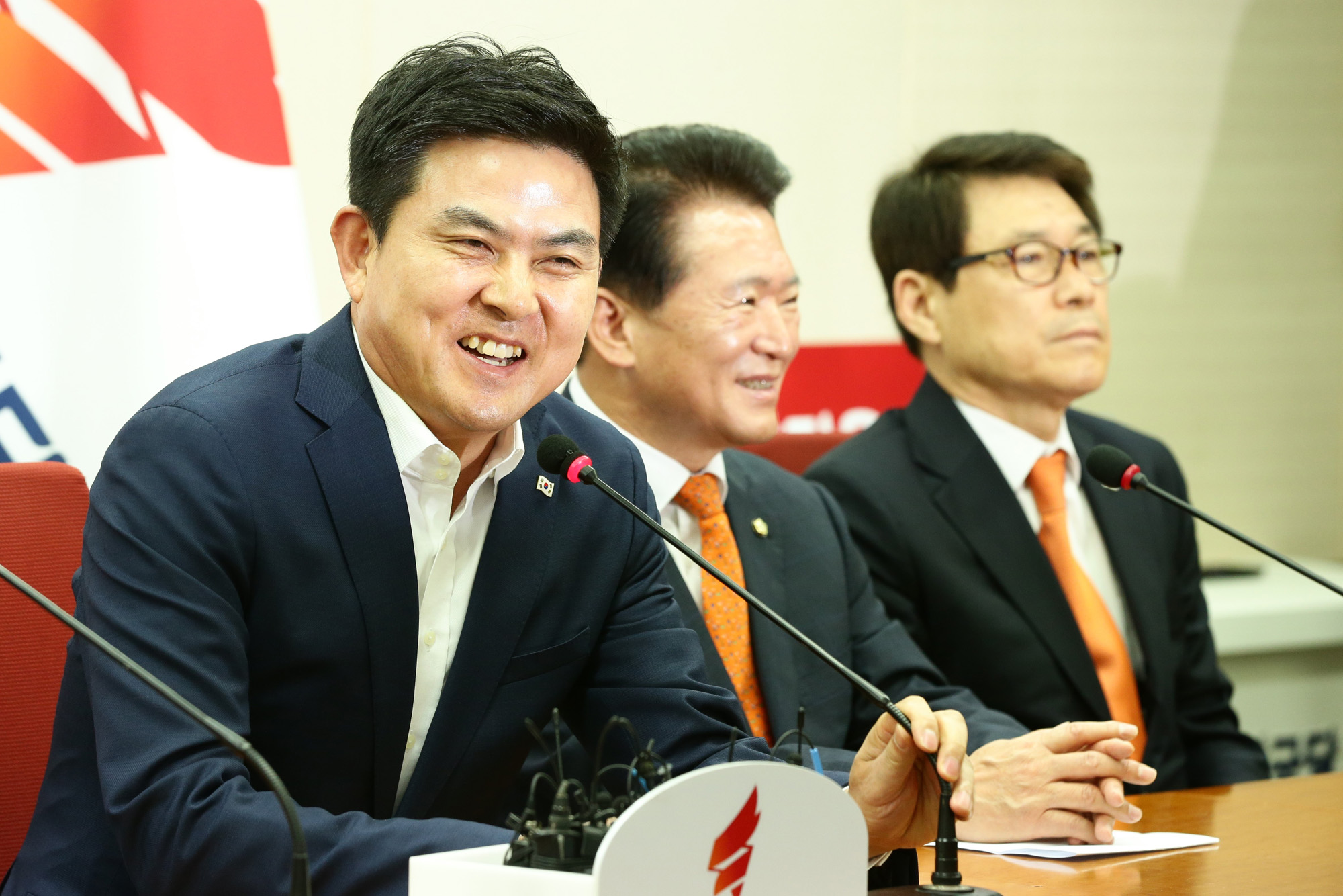 정치;자유한국당경남도지사후보추대식;김태호경남도지사;홍준표대표