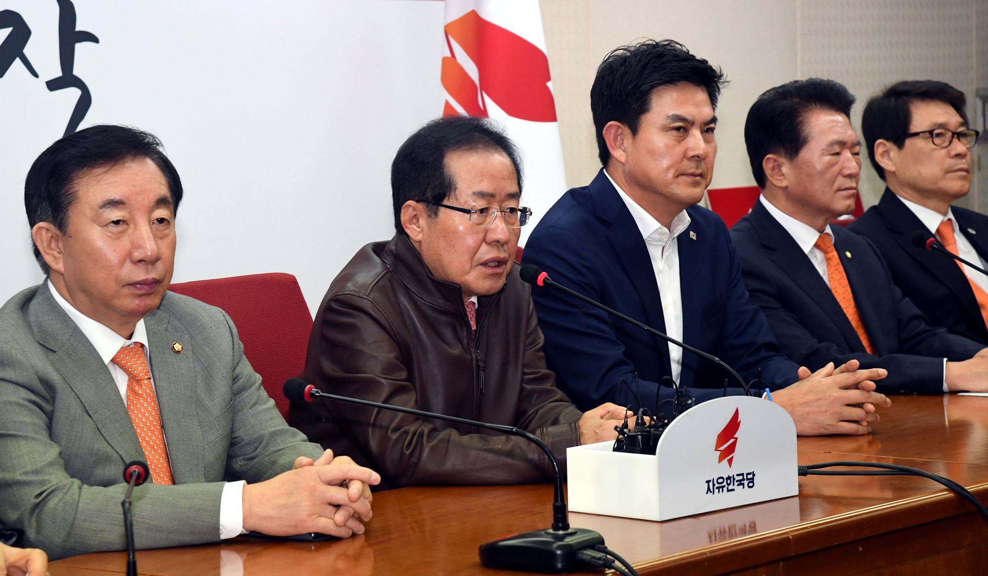 정치;자유한국당경남도지사후보추대식;김태호경남도지사;홍준표대표