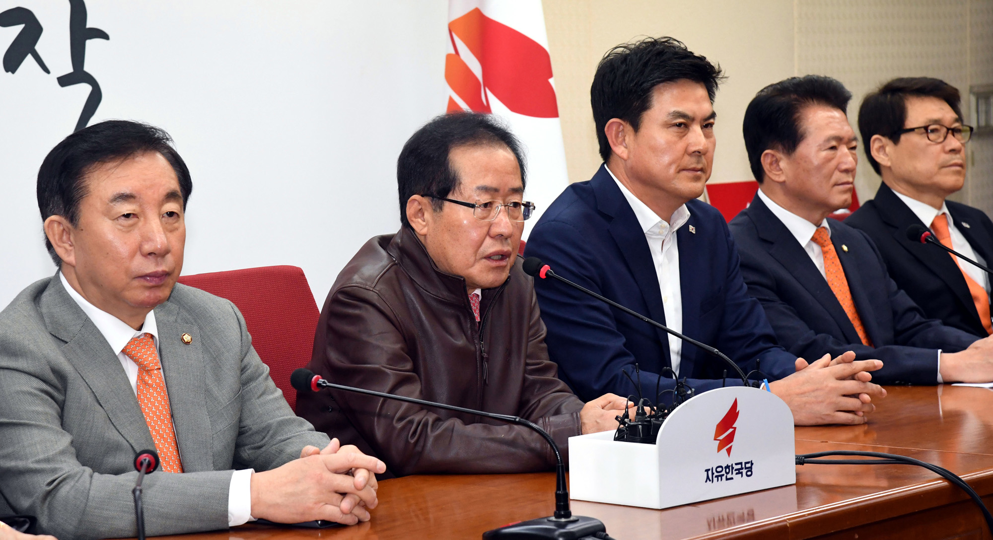 정치;자유한국당경남도지사후보추대식;김태호경남도지사;홍준표대표