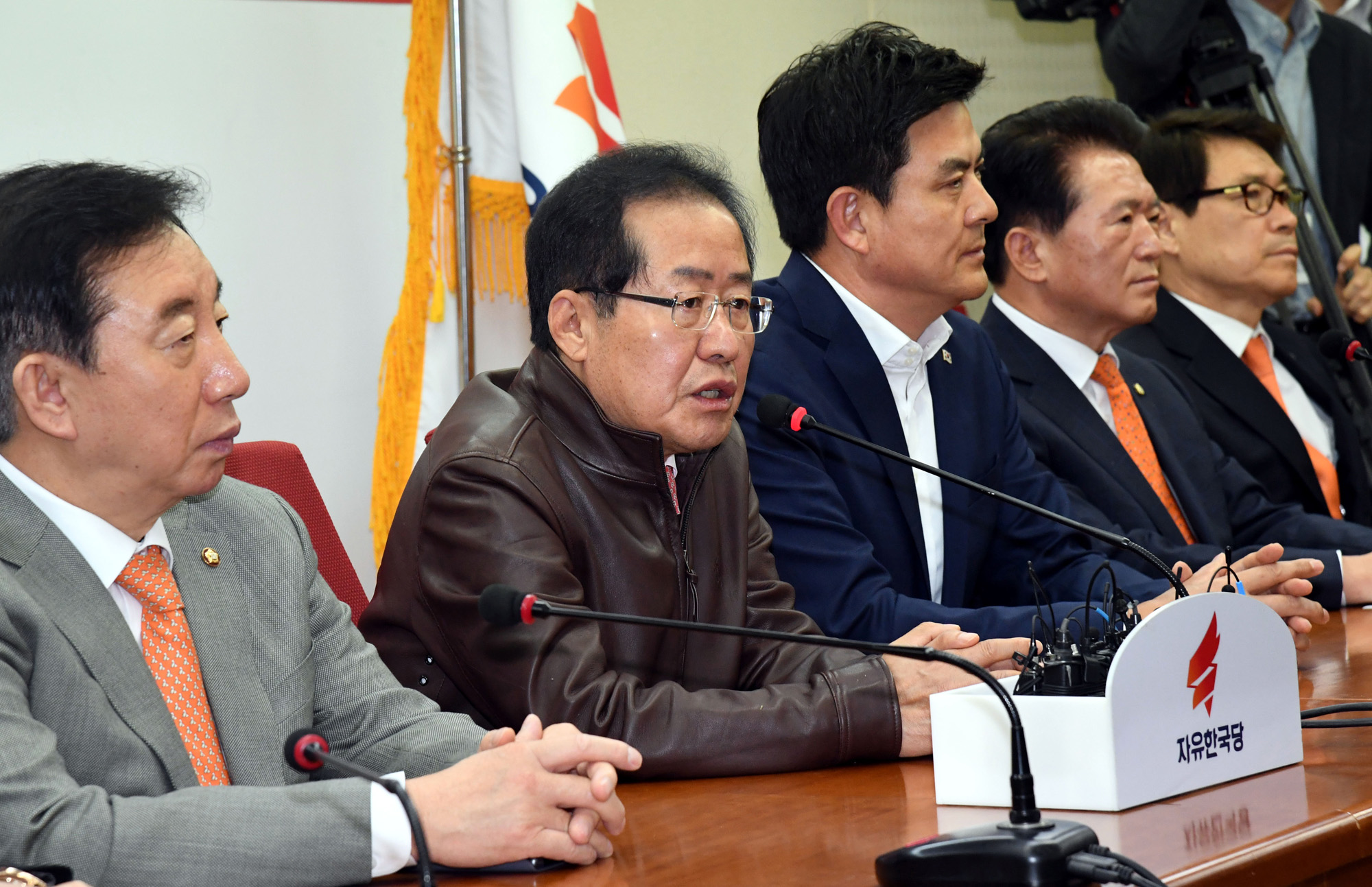 정치;자유한국당경남도지사후보추대식;김태호경남도지사;홍준표대표