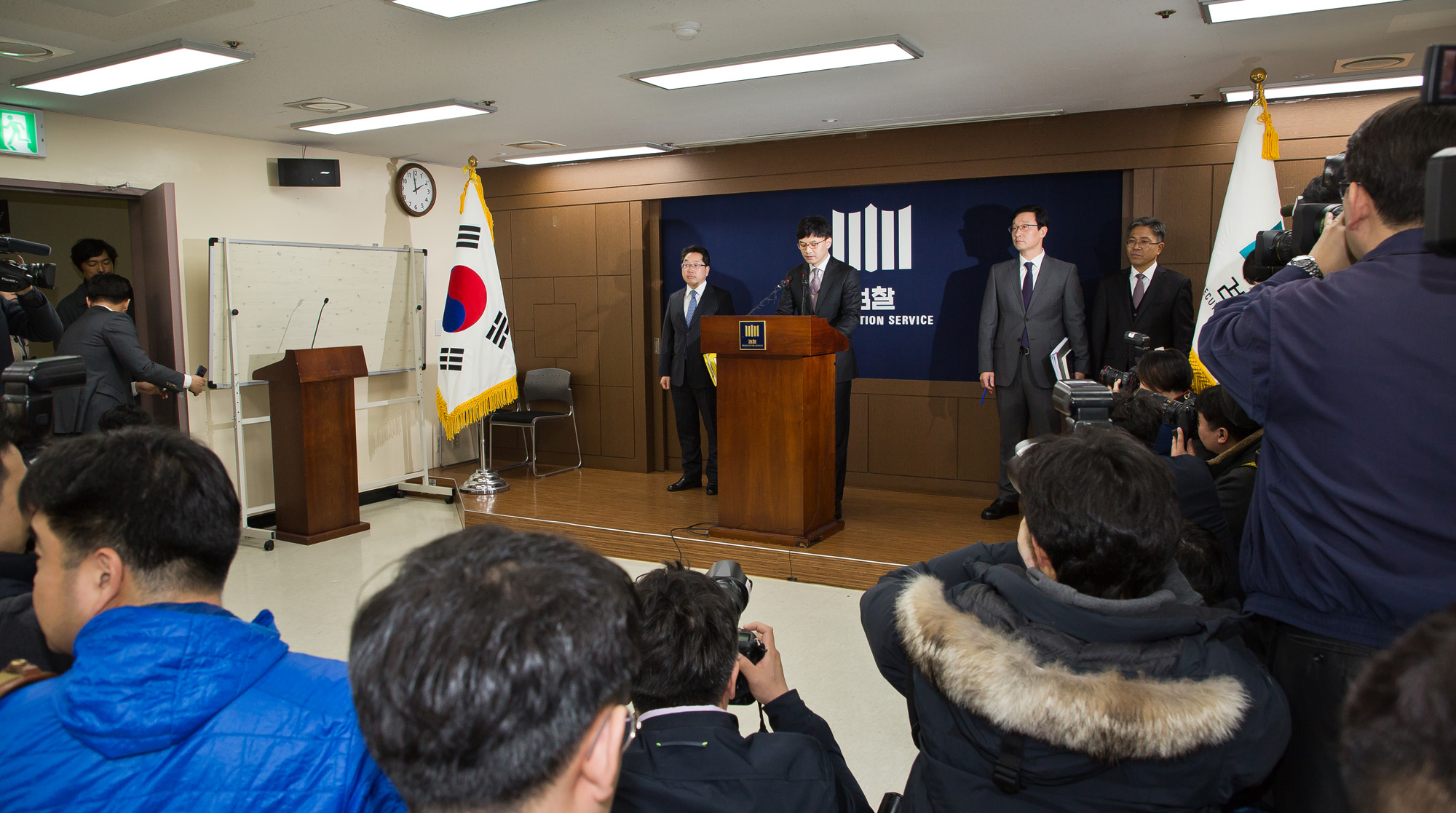 정치;사회;이명박;이명박정부;MB;이명박전대통령구속기소;서울중앙지검;이명박중간수사결과발표