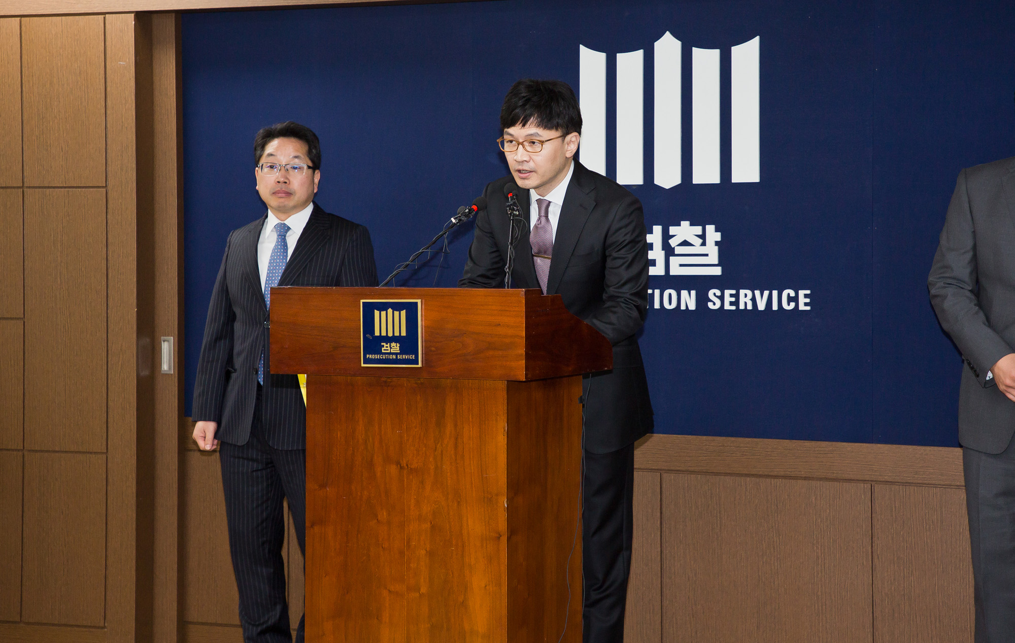 정치;사회;이명박;이명박정부;MB;이명박전대통령구속기소;서울중앙지검;이명박중간수사결과발표