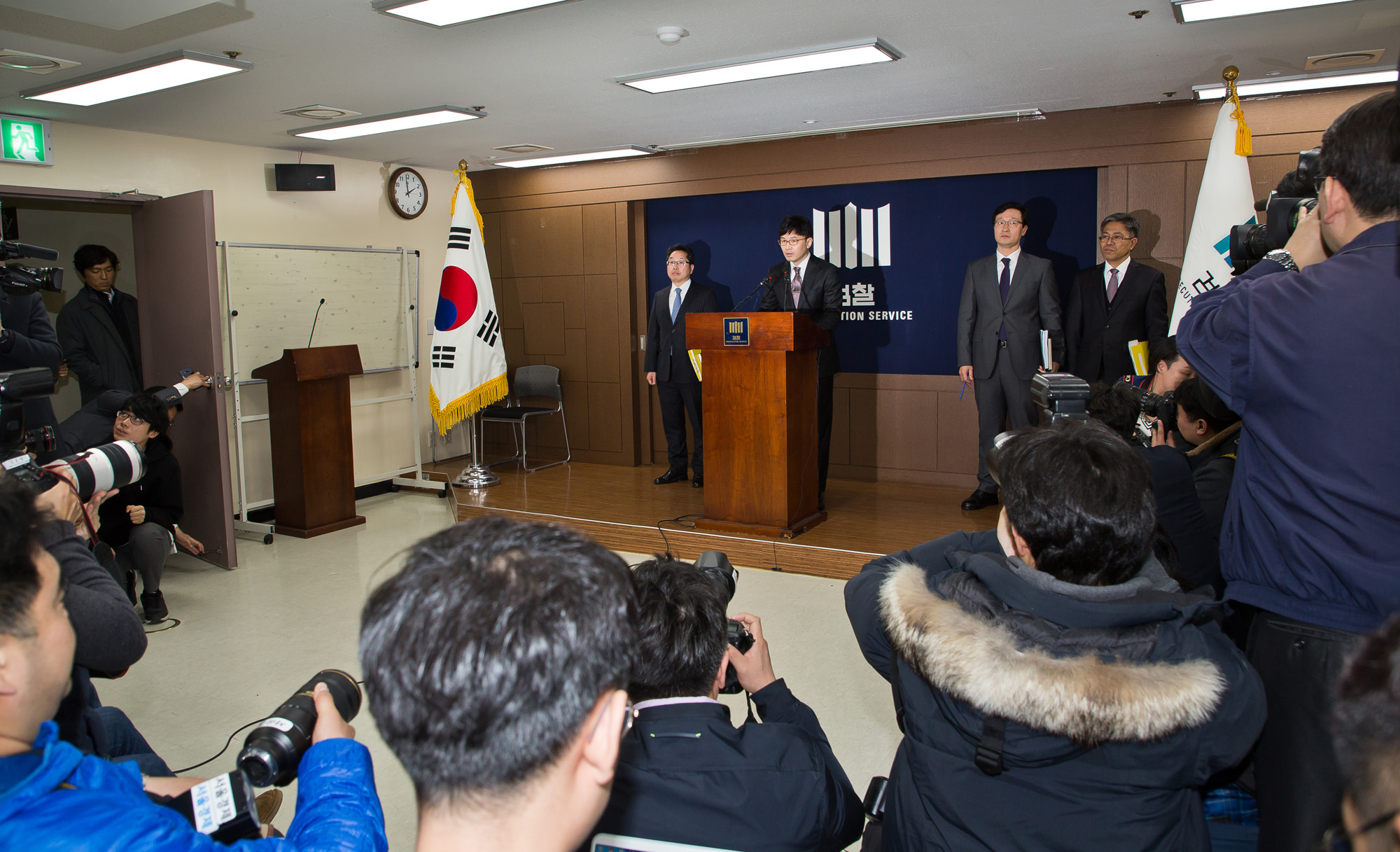 정치;사회;이명박;이명박정부;MB;이명박전대통령구속기소;서울중앙지검;이명박중간수사결과발표