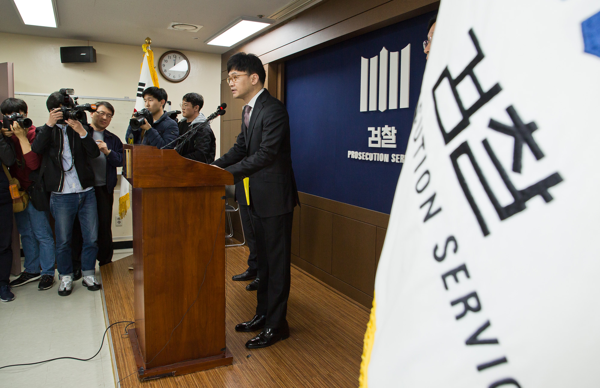 정치;사회;이명박;이명박정부;MB;이명박전대통령구속기소;서울중앙지검;이명박중간수사결과발표