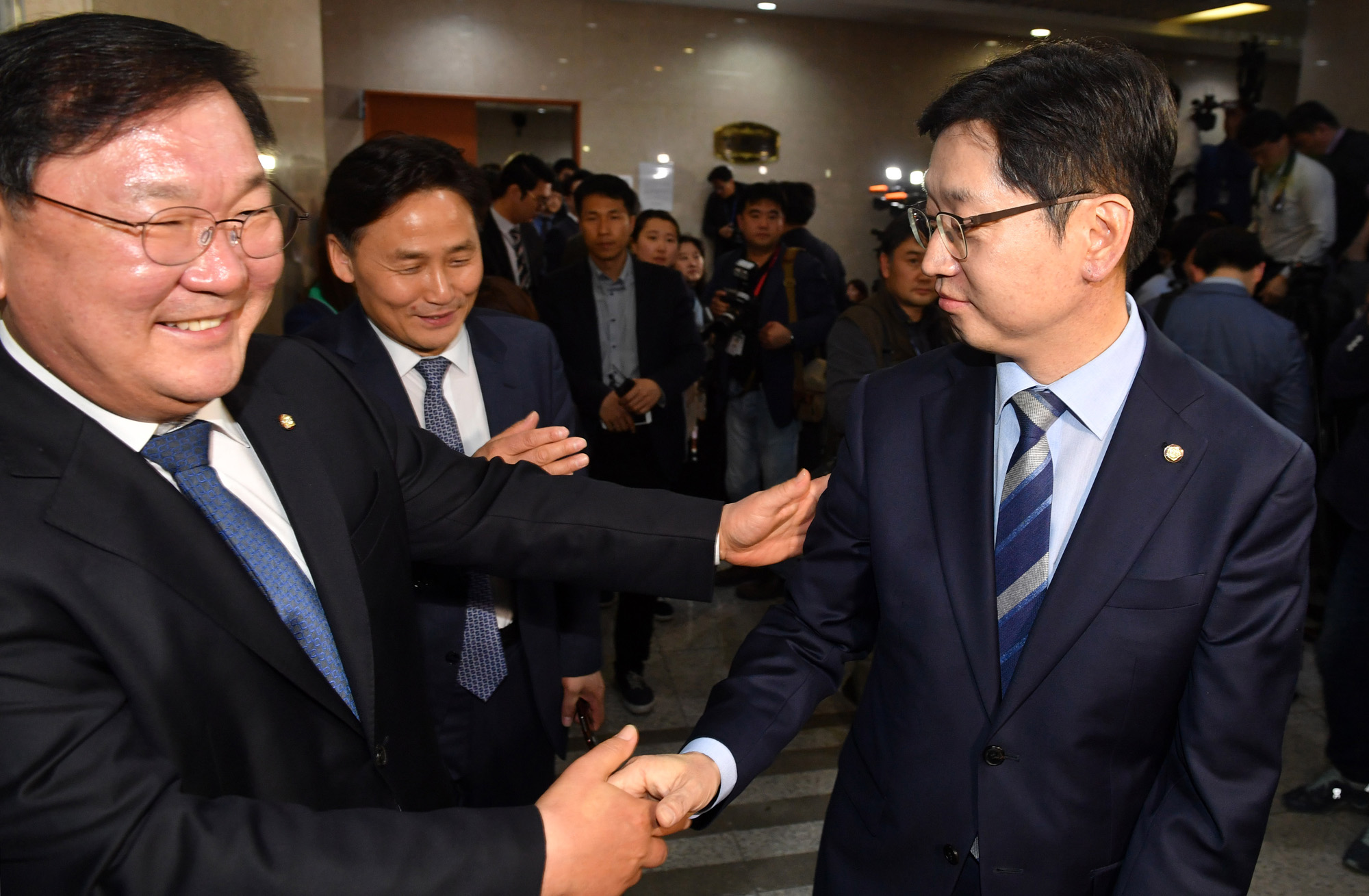 정치국회;김경수의원