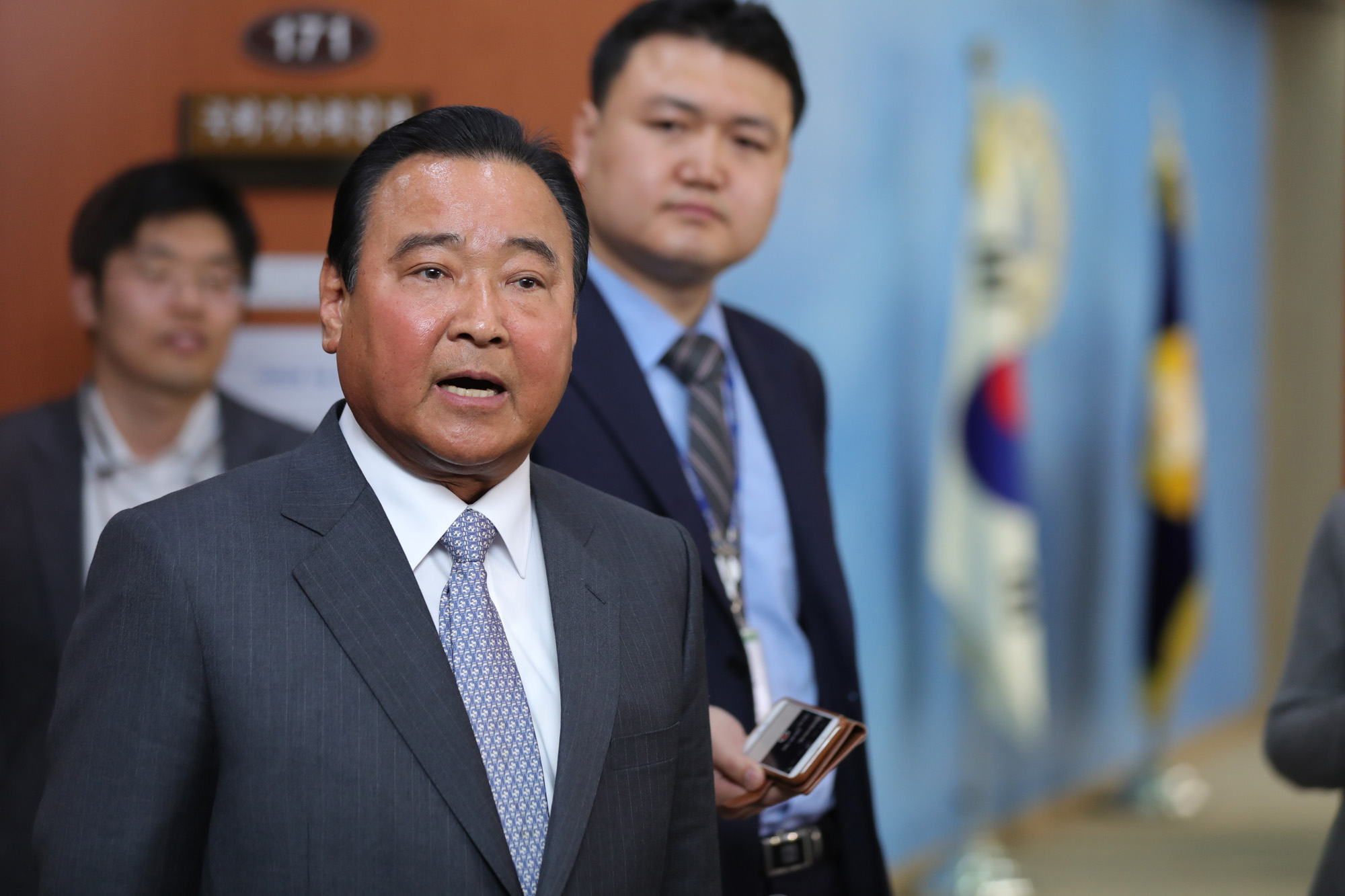 정치국회;이완구