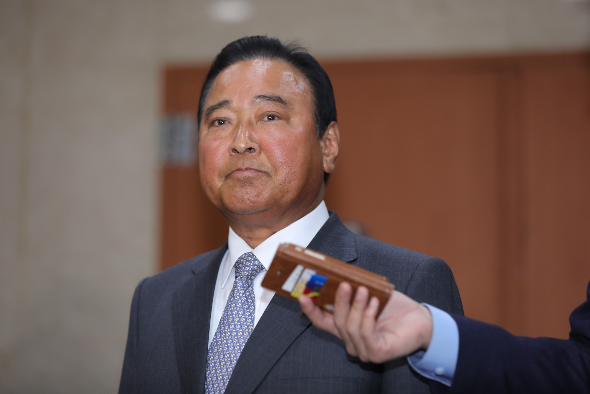 정치국회;이완구