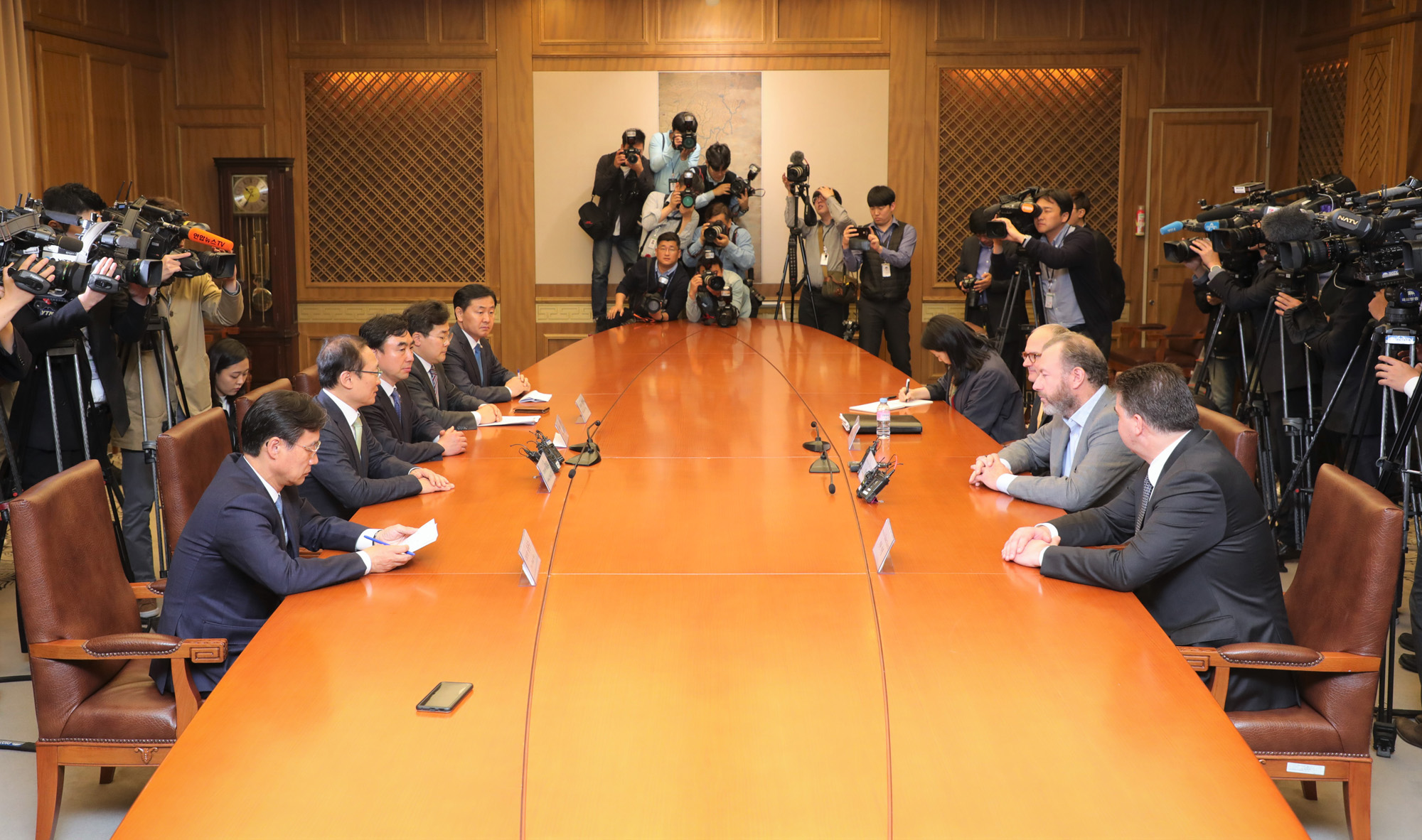 정치국회;한국GM;댄암만GM총괄사장;홍영표위원장;한국GM대책특위