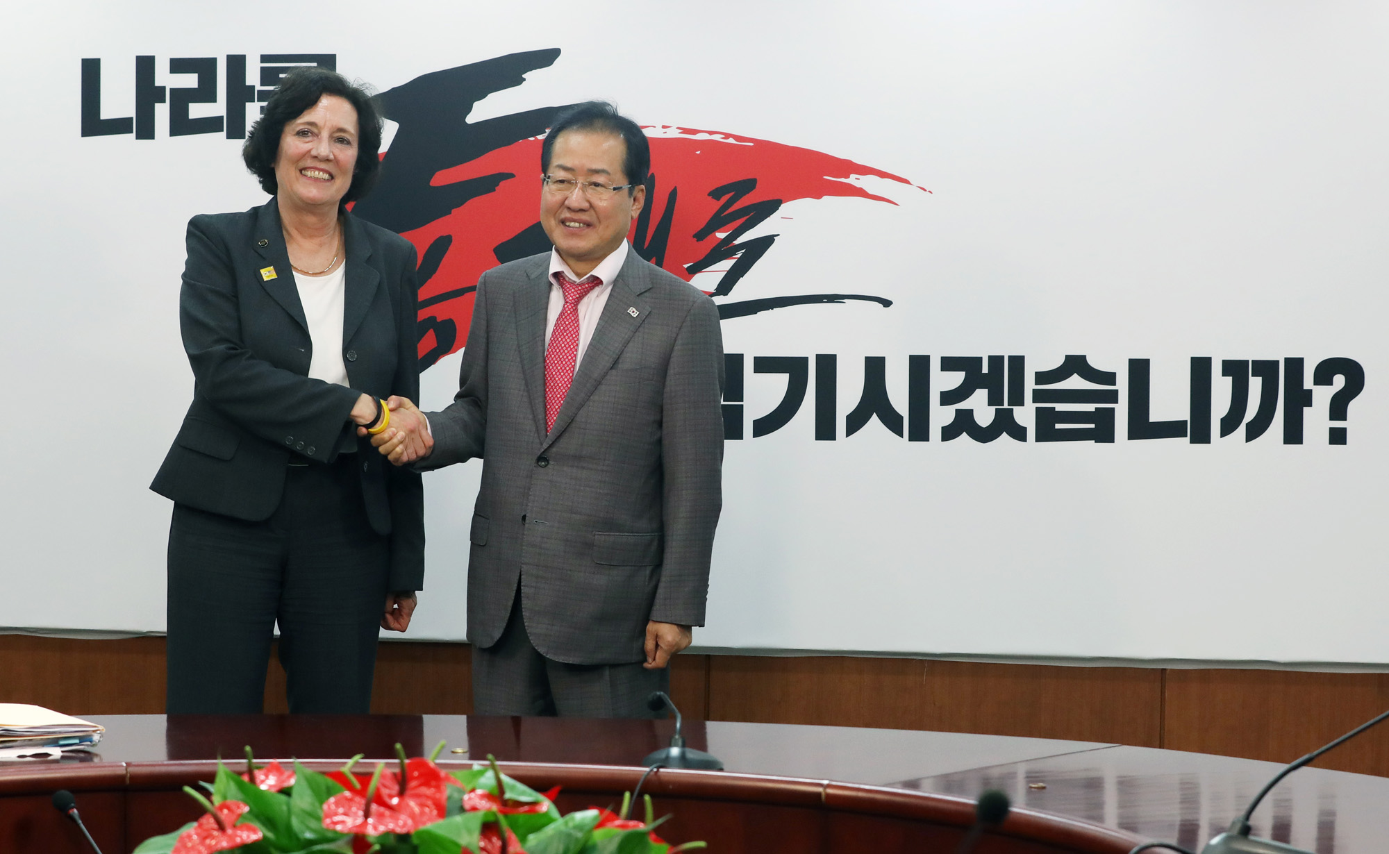 수잔솔티;홍준표;북한자유연합