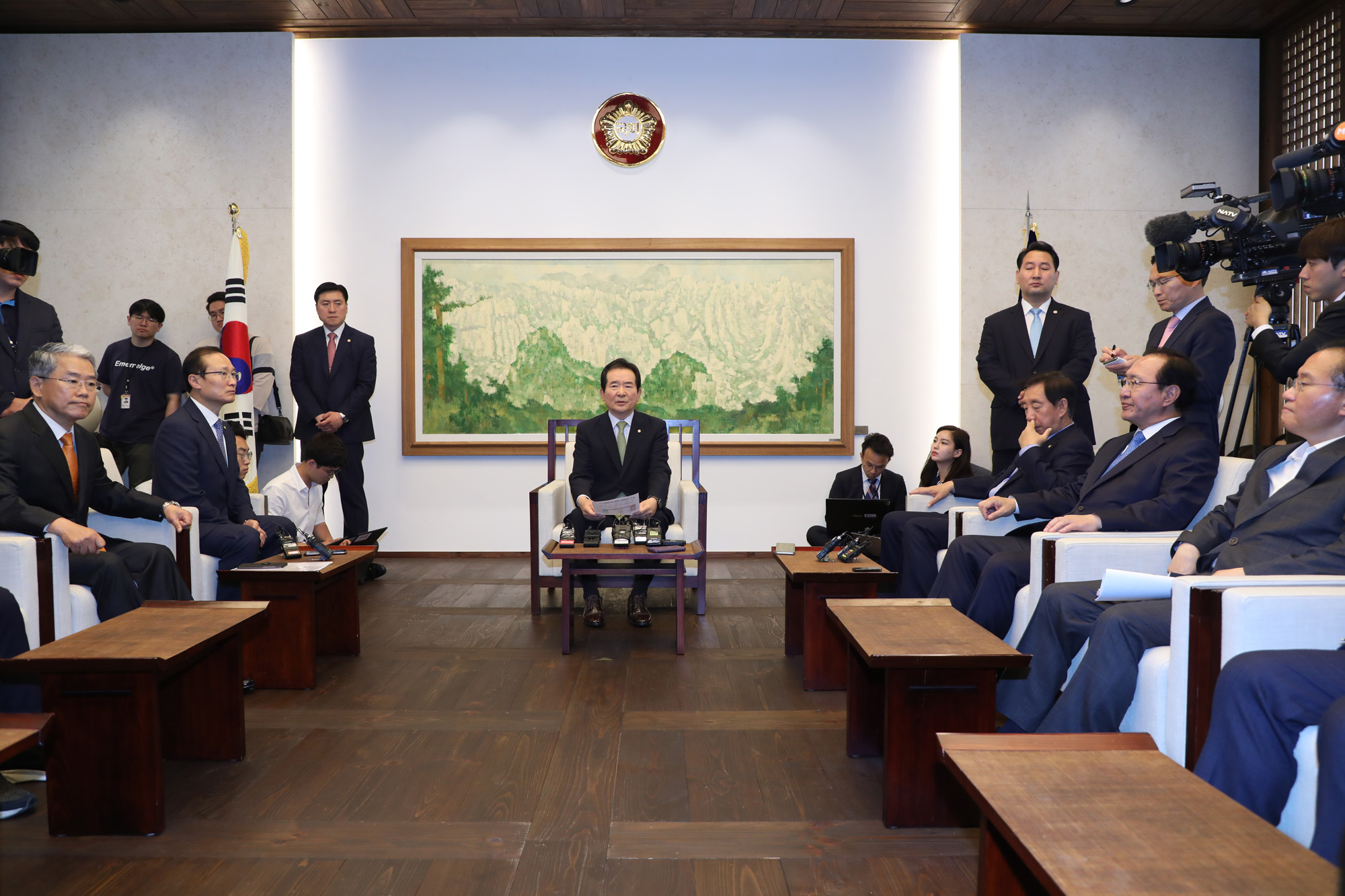 정치국회;교섭단체회동;국회정례회동