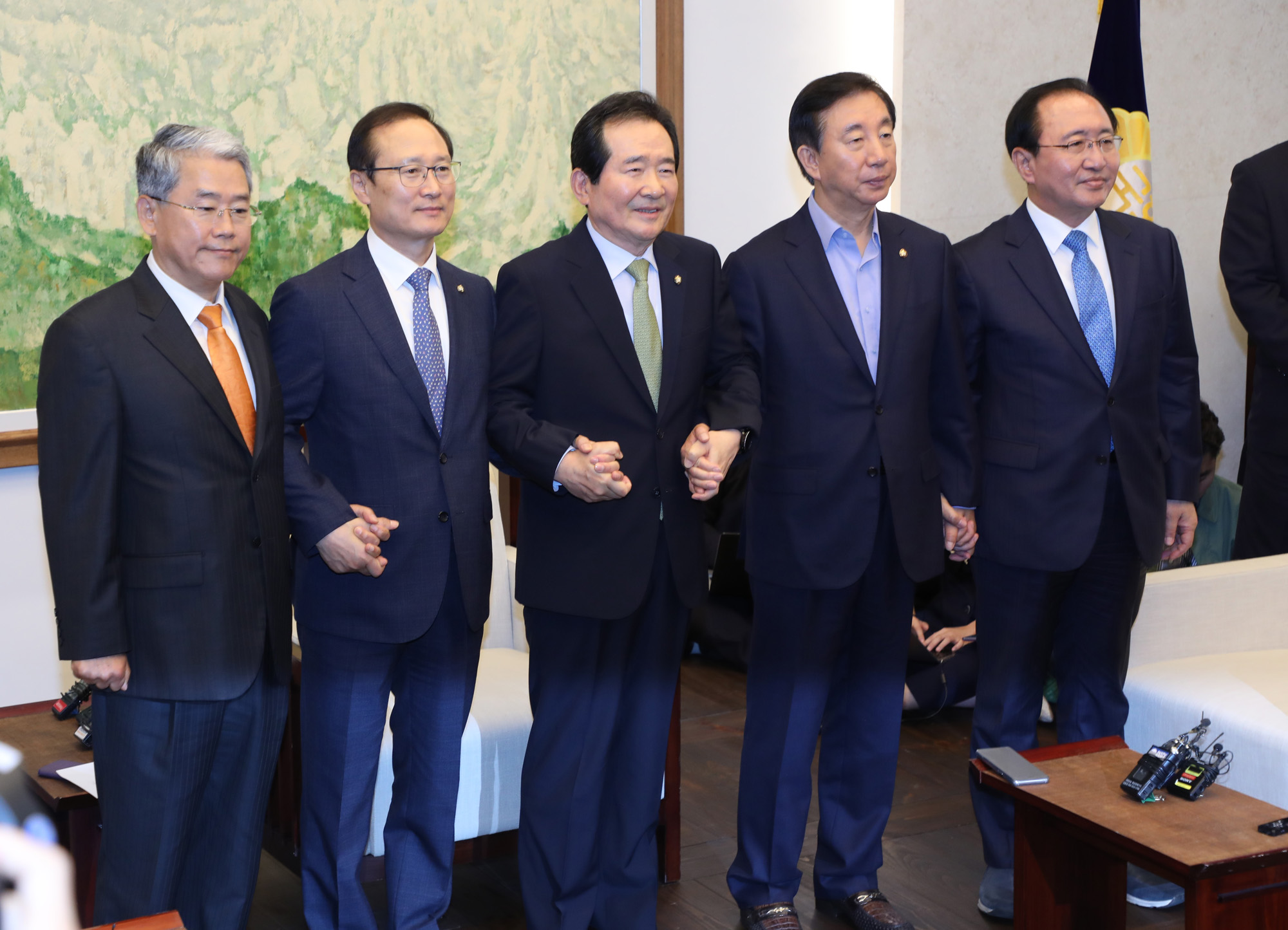 정치국회;교섭단체회동;국회정례회동