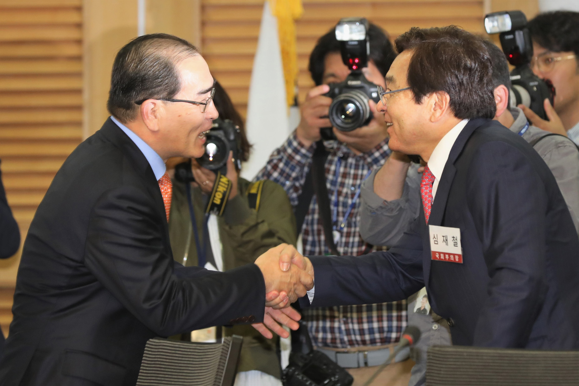 정치국회;태영호;영국주재북한공사;심재철