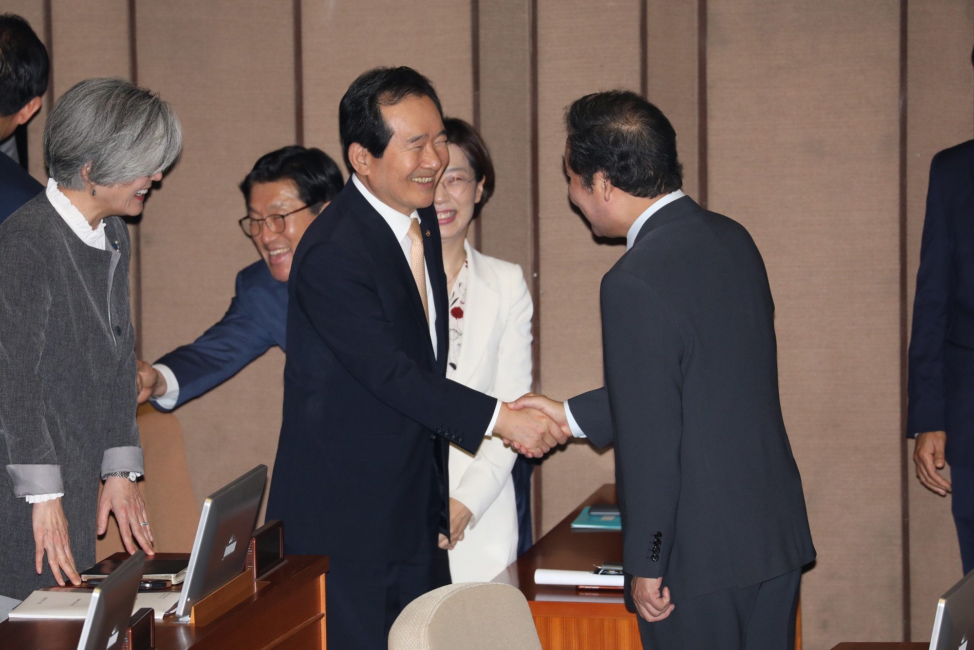 정치국회;국무총리;이낙연;시정연설;추경예산