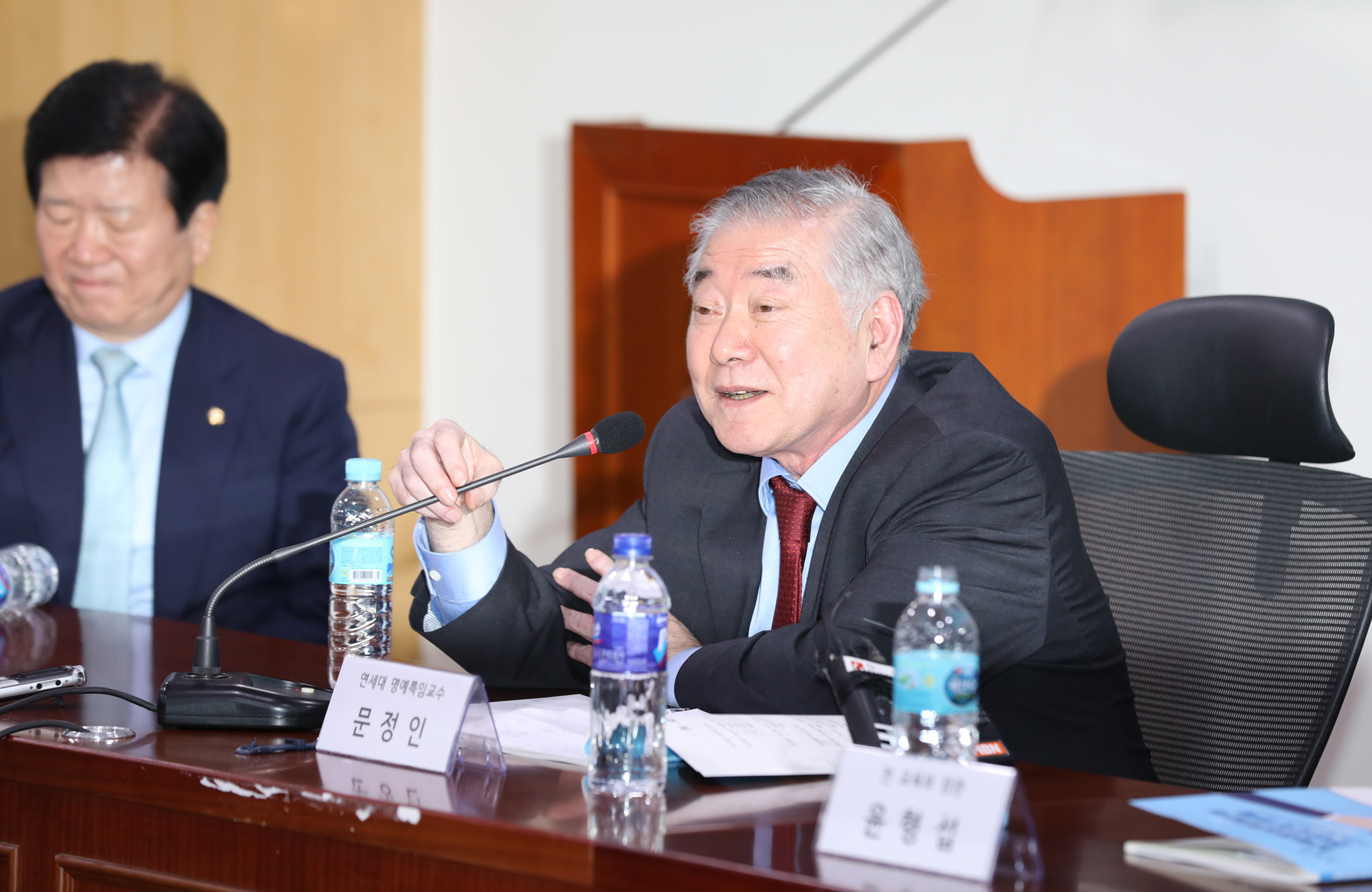 정치국회;문정인특보