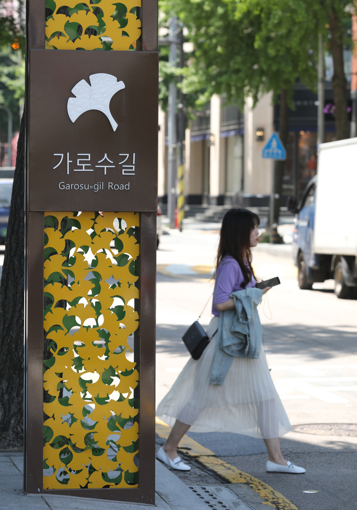 가로수길;가로수길입구;가로수길입간판