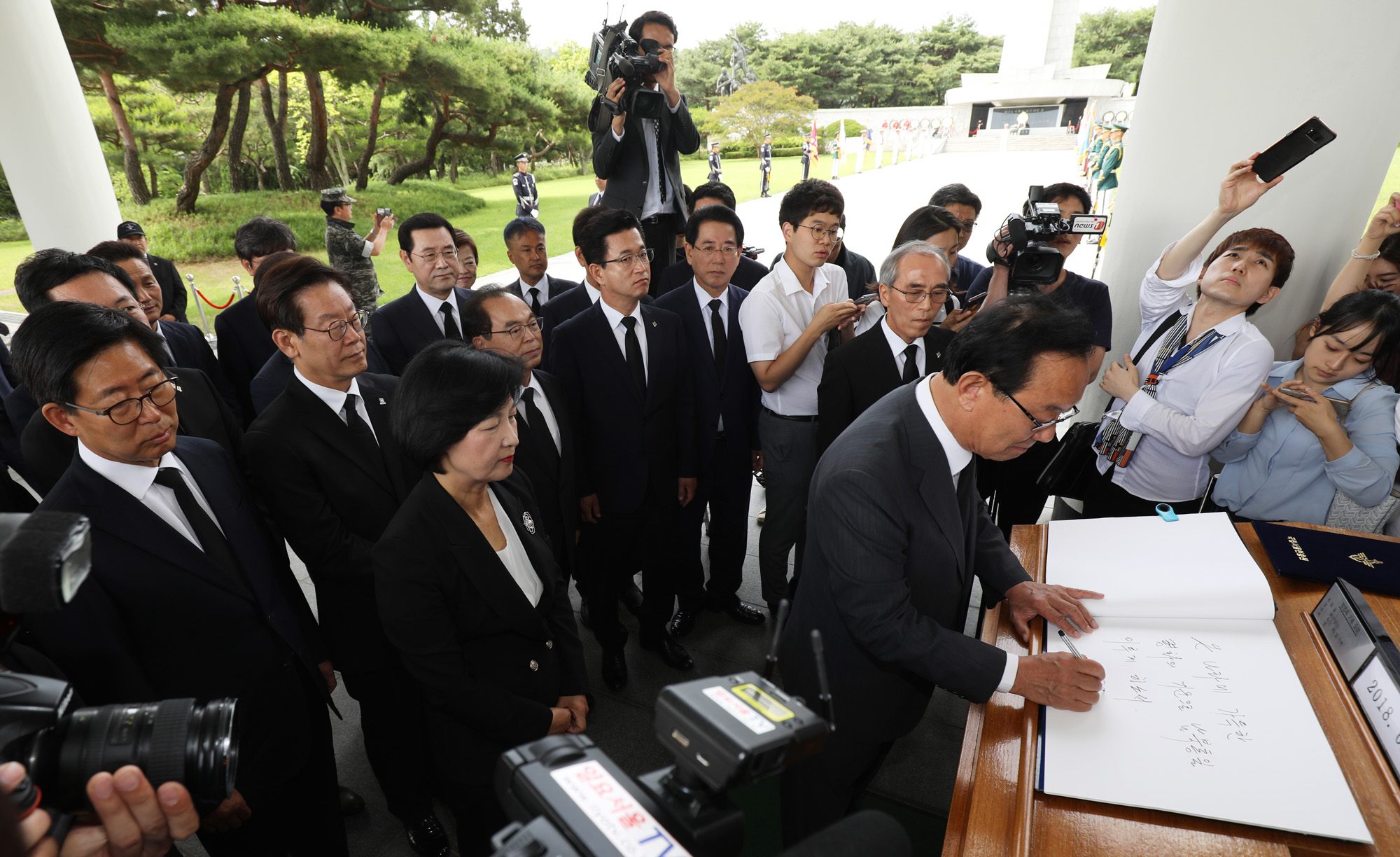 더불어민주당;광역단체장;당선자현충원;송철호
