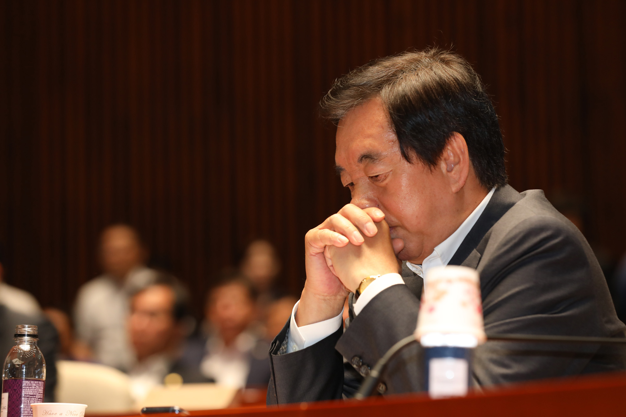 정치국회;자유한국당의원총회;저희가잘못했습니다;김성태대표권한대행