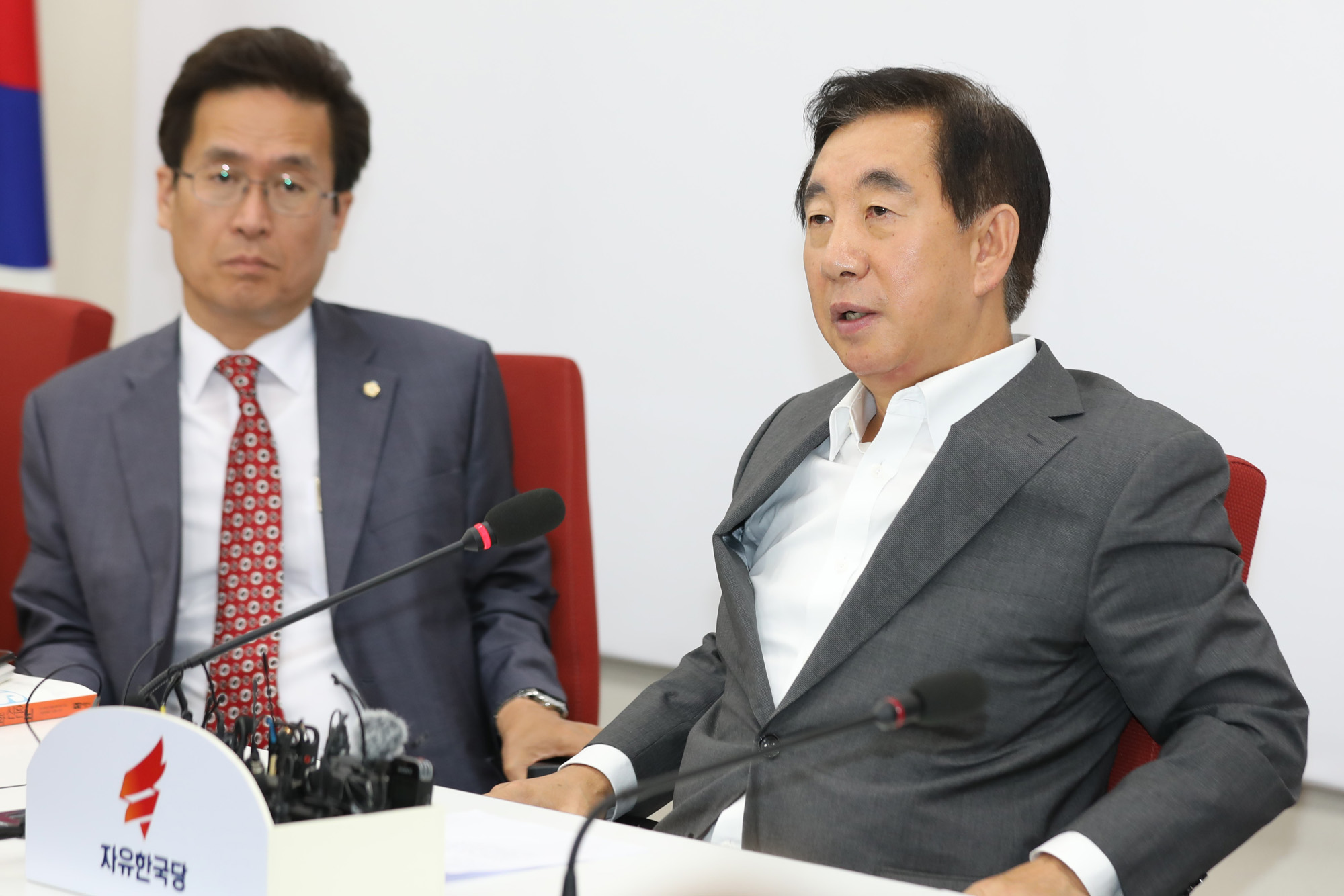 정치국회;김성태;자유한국당권한대행